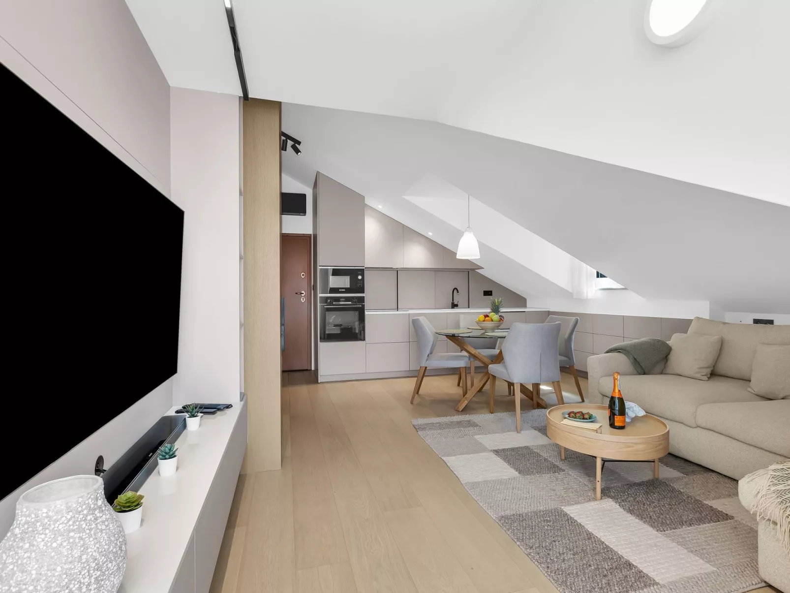 Penthouse Nikolina-50m to beach-Image-tags.info