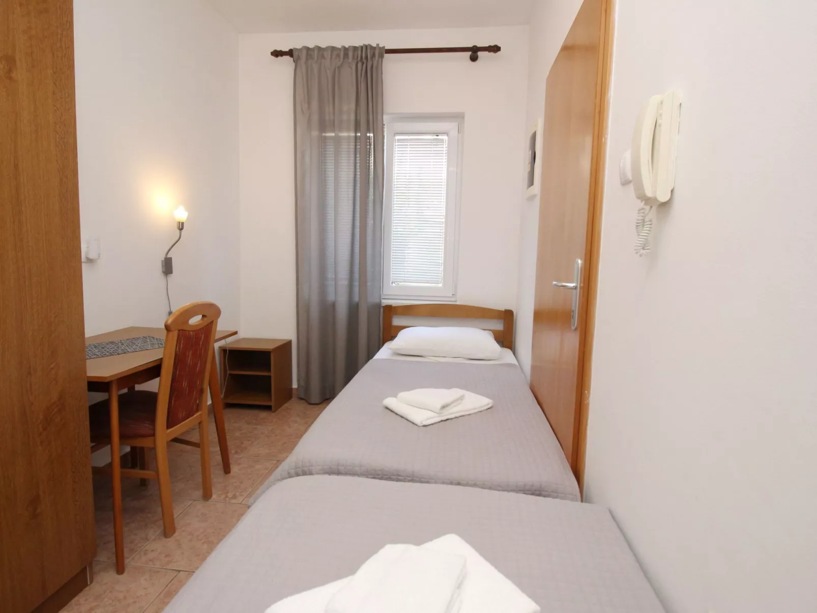 Modern eingerichtete Apartment im Erdgeschoss ideal für Famillien mit Kinder im-Binnen