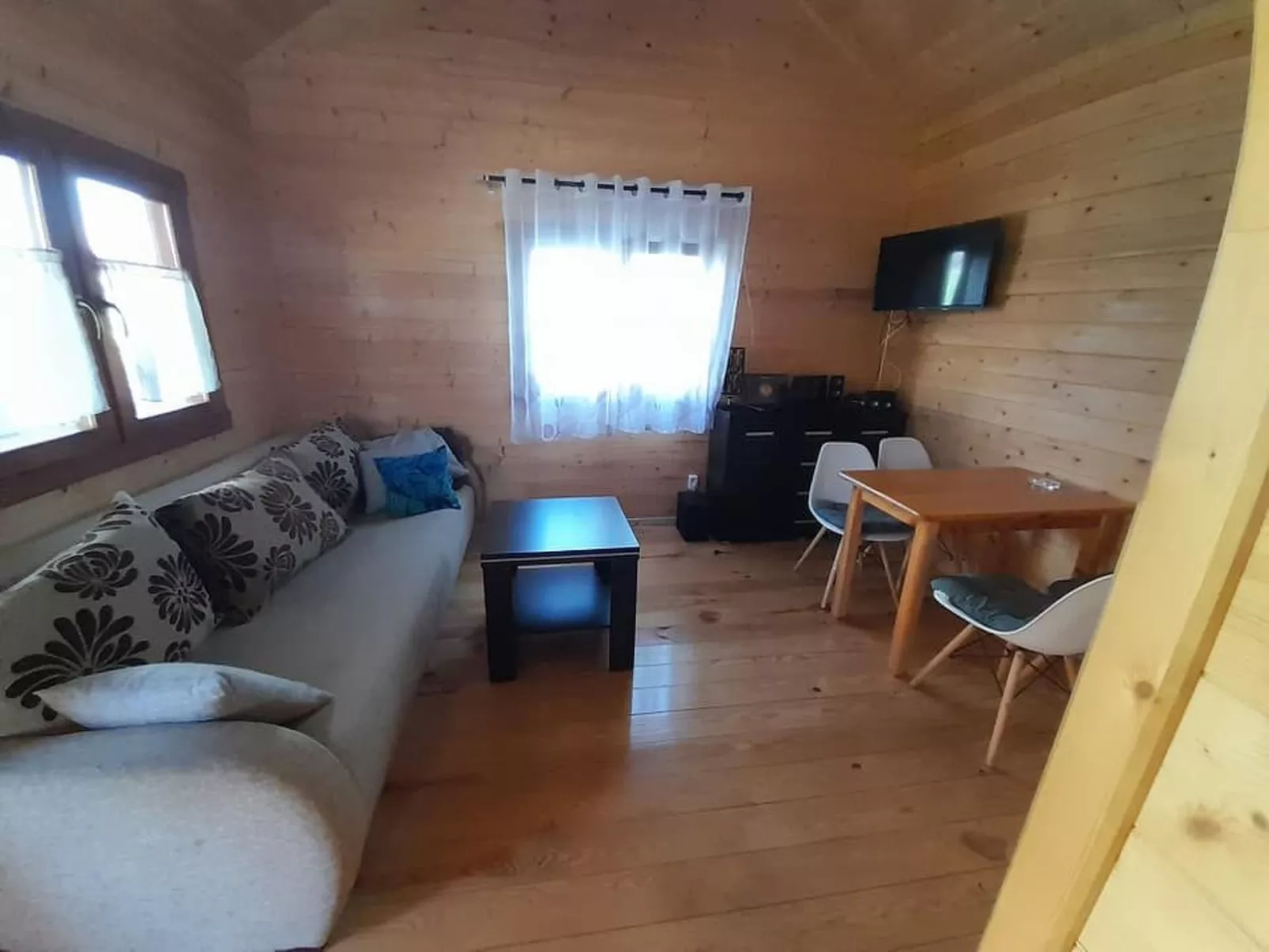 Haus in Karsibór mit Grill, Terrasse und Garten-Binnen