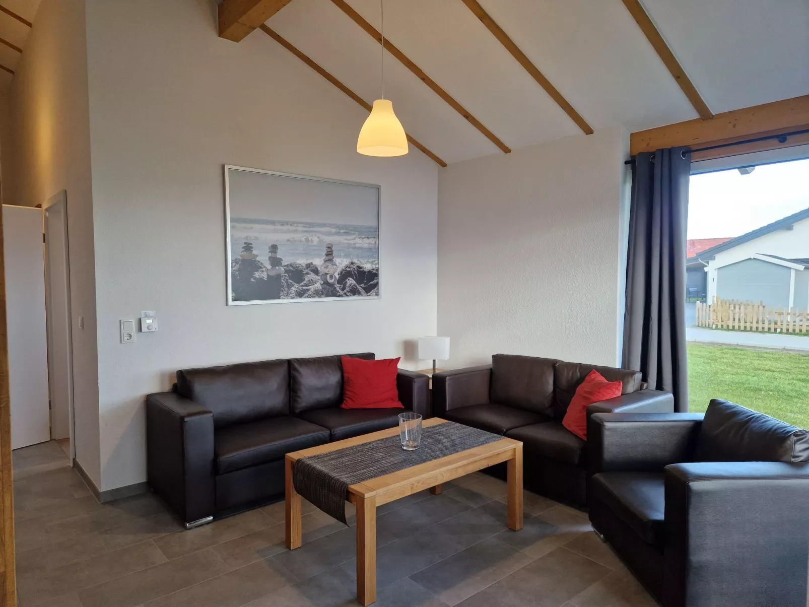 G16 Eingezäuntes Haus mit Terrasse und Garten