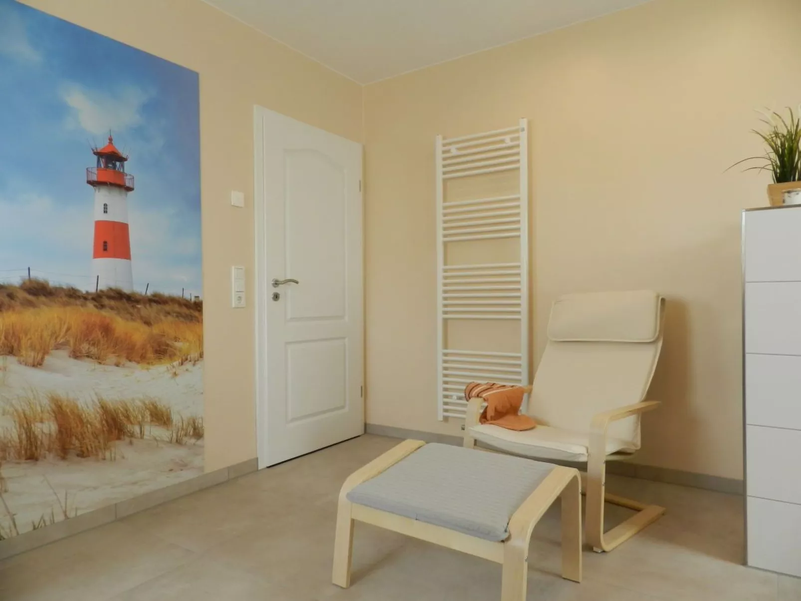 In Burhave mit Kleinem Garten-Binnen