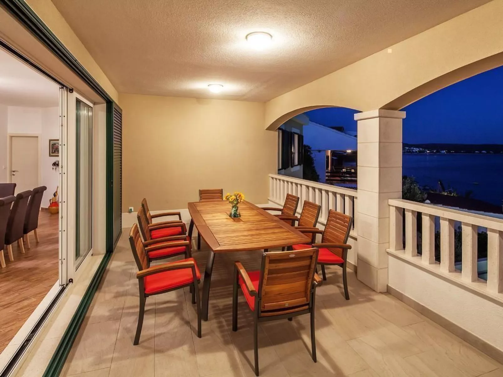 Luxuriöses Ferienhaus mit Pool direkt am Meer-Image-tags.info