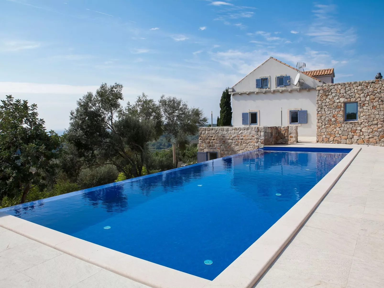 Villa Ella mit Infinity-Pool-Image-tags.info