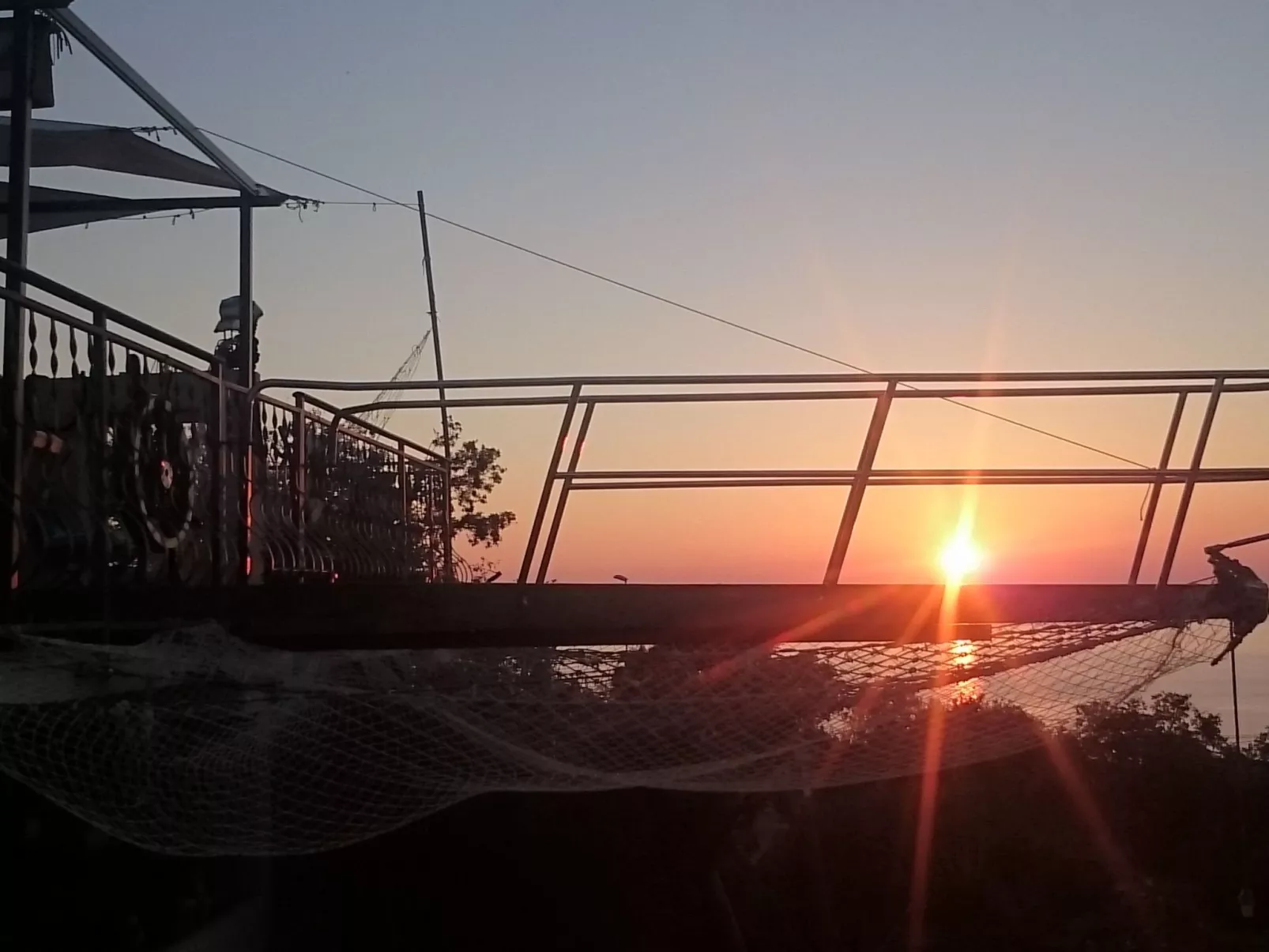 Gemütliche Wohnung mit Meerblick vom Balkon aus-Buiten