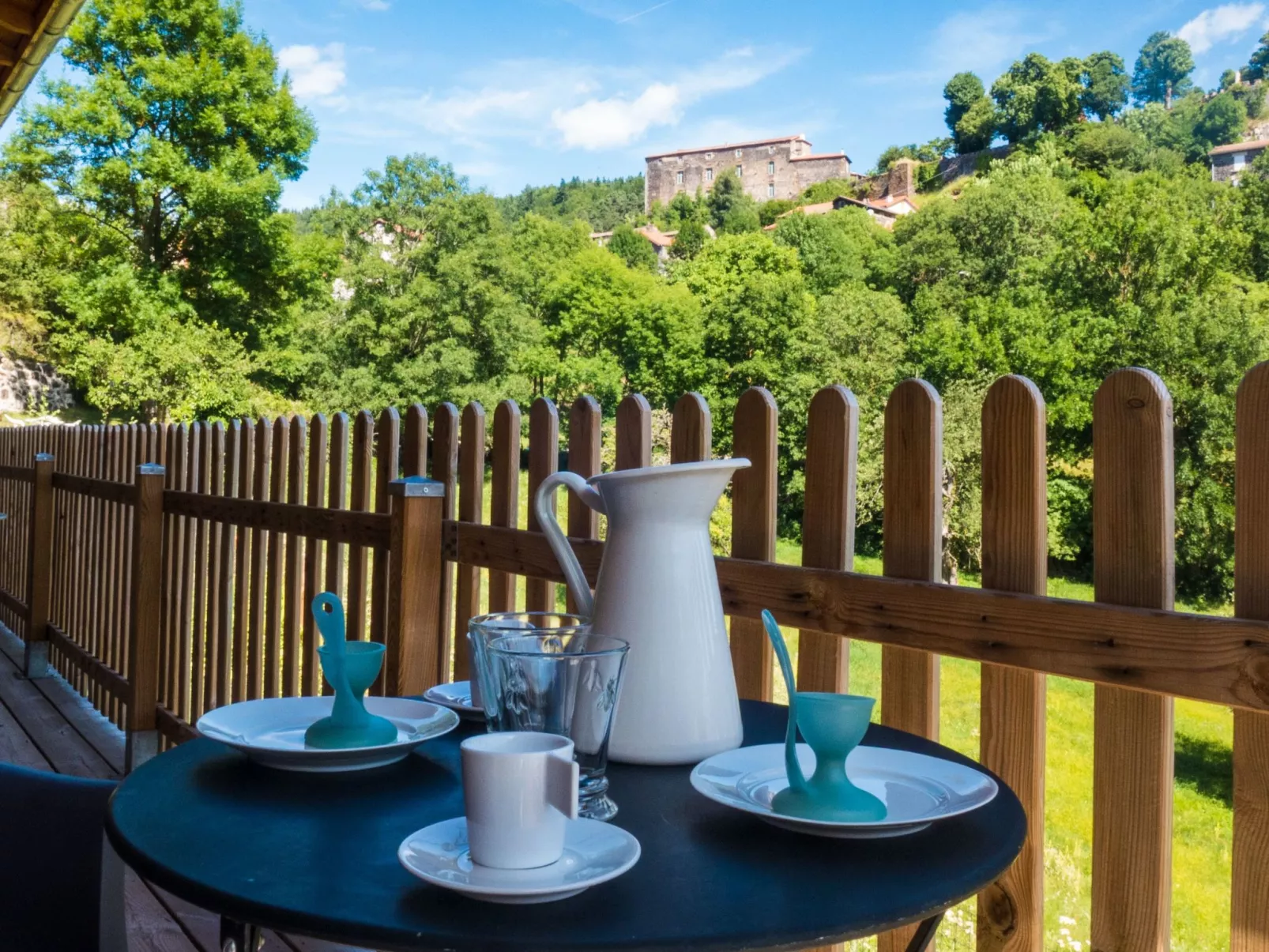Gemütliches Steinhaus mit Garten
