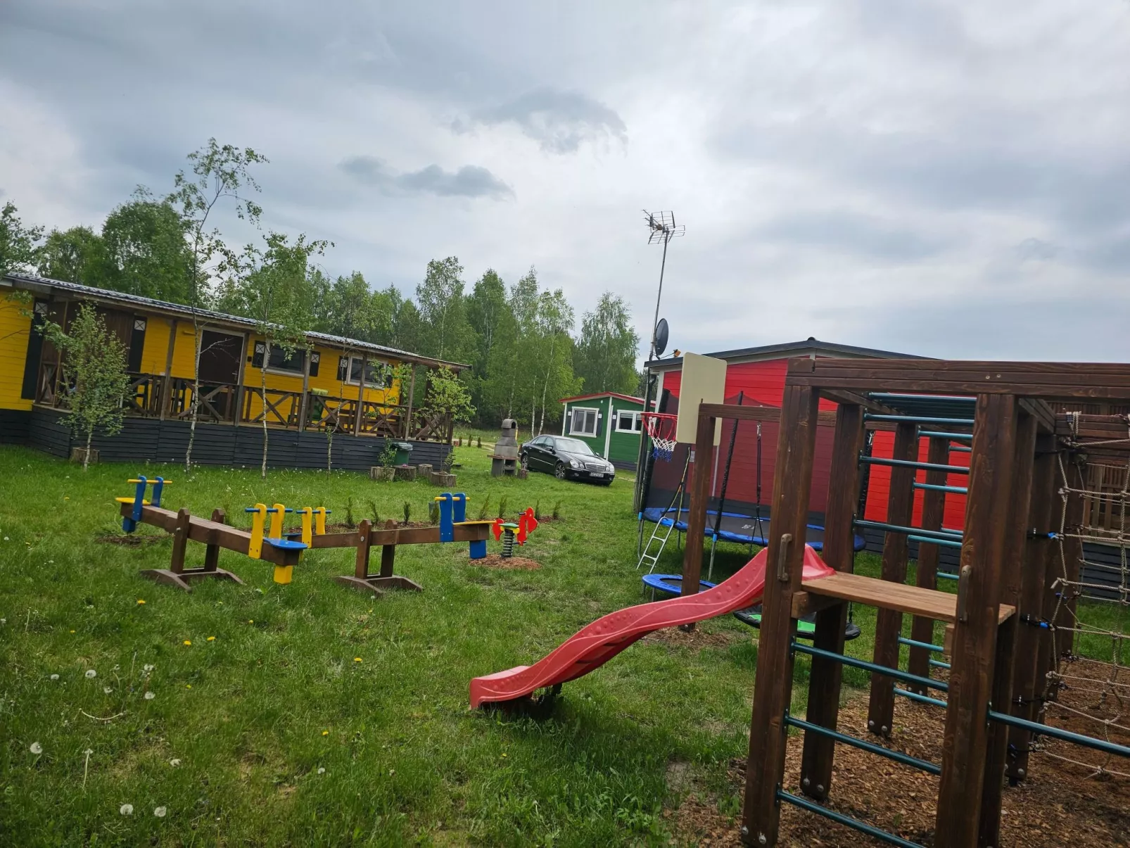 Ganzjährig bewohnbares Ferienhaus - rot-Buiten
