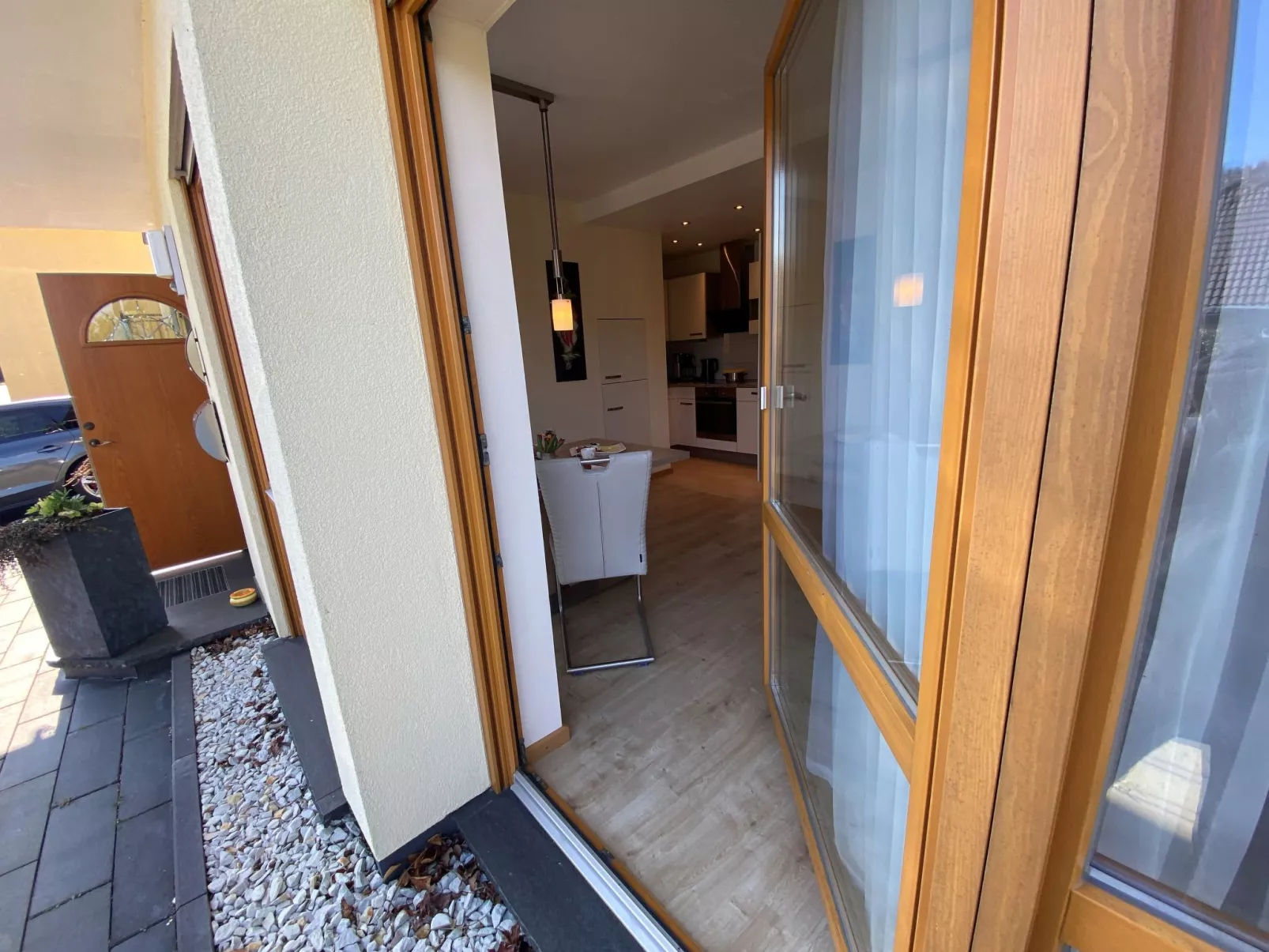 Mit Parkplatz und Terrasse-Buiten