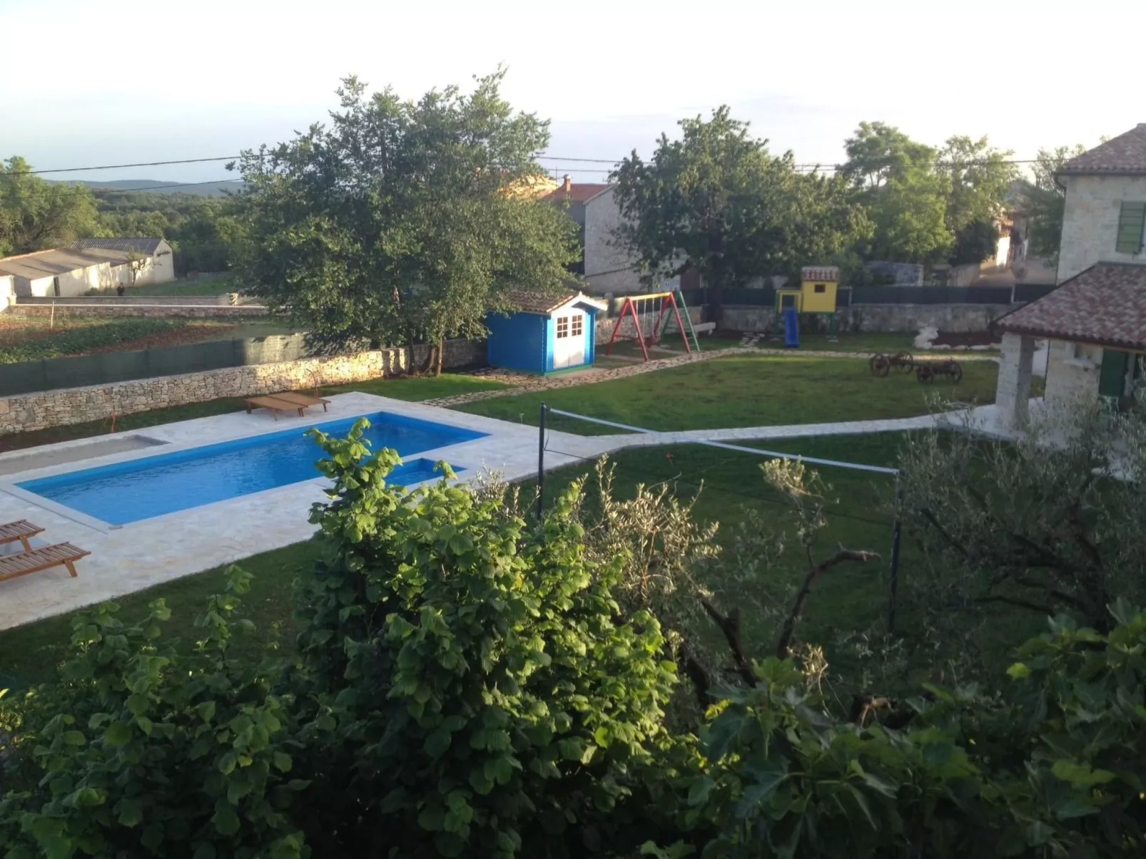 In Barat mit privatem Pool-Buiten