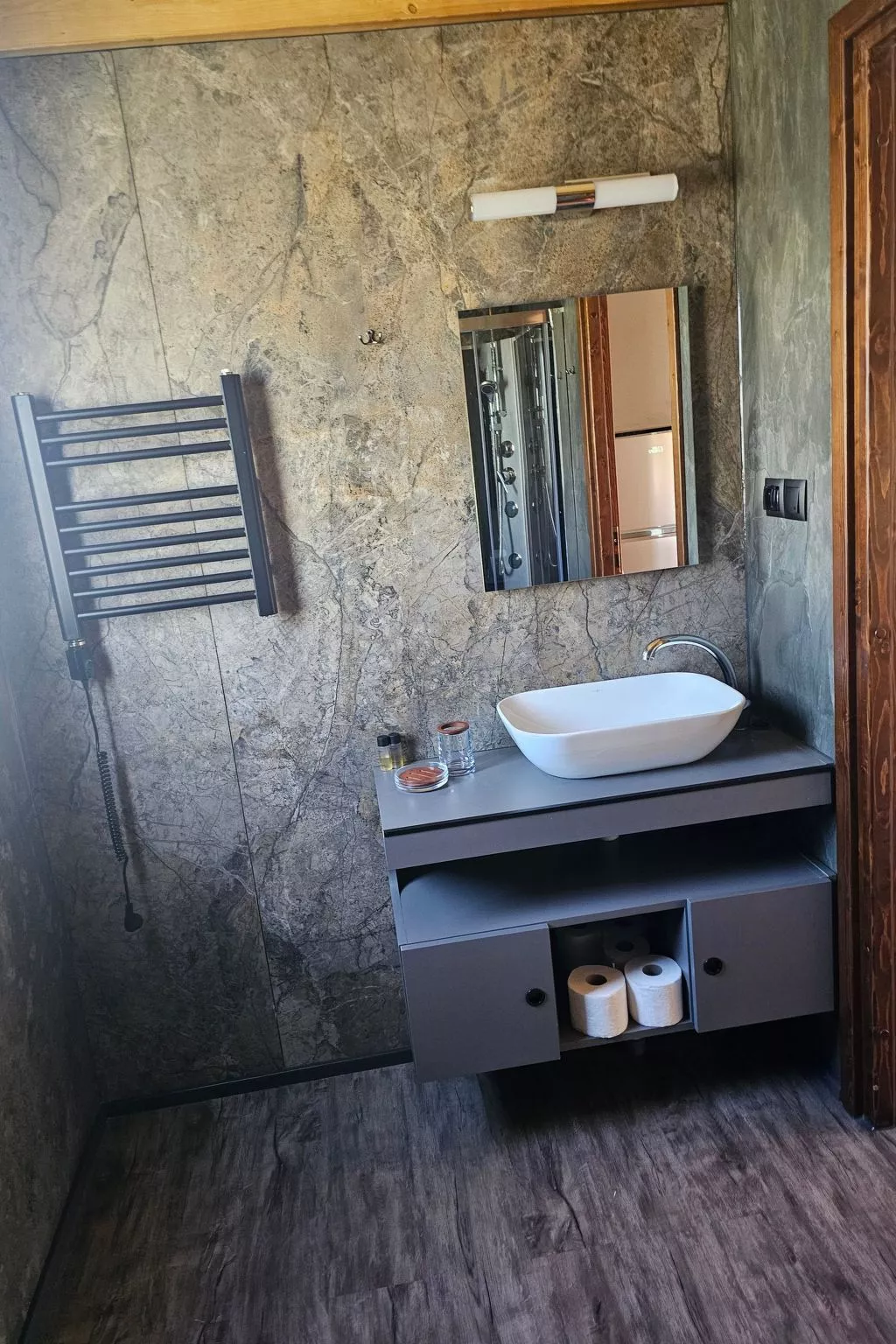 "Brown House" mit eigener Terrasse-Binnen