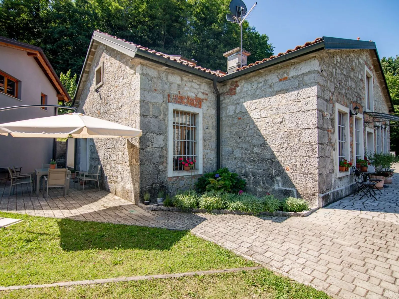 Anwesen "Villa Anton" mit eigenem Pool-Buiten