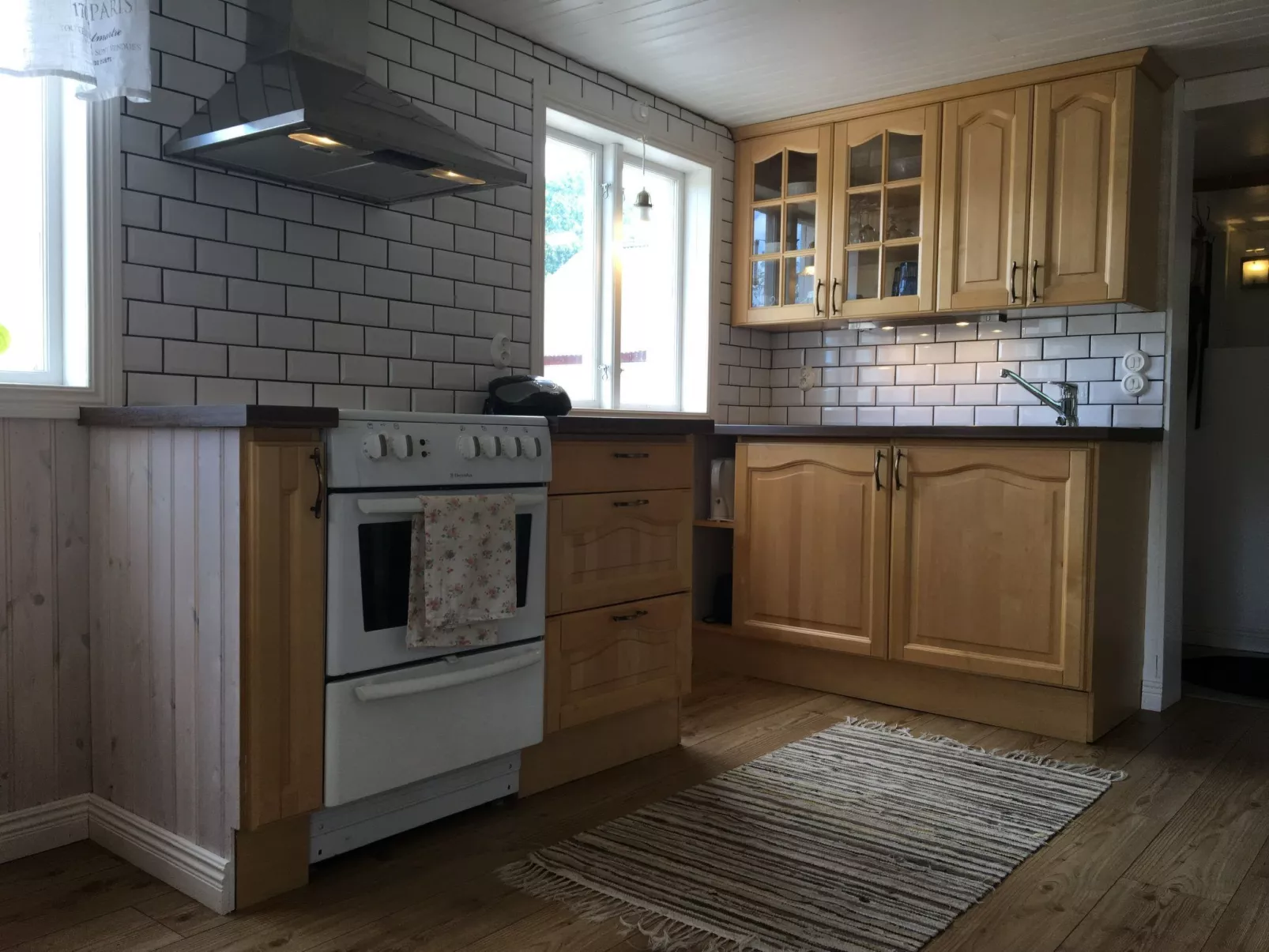 Charmantes Holzhaus mit eigenem Ruderboot-Image-tags.info