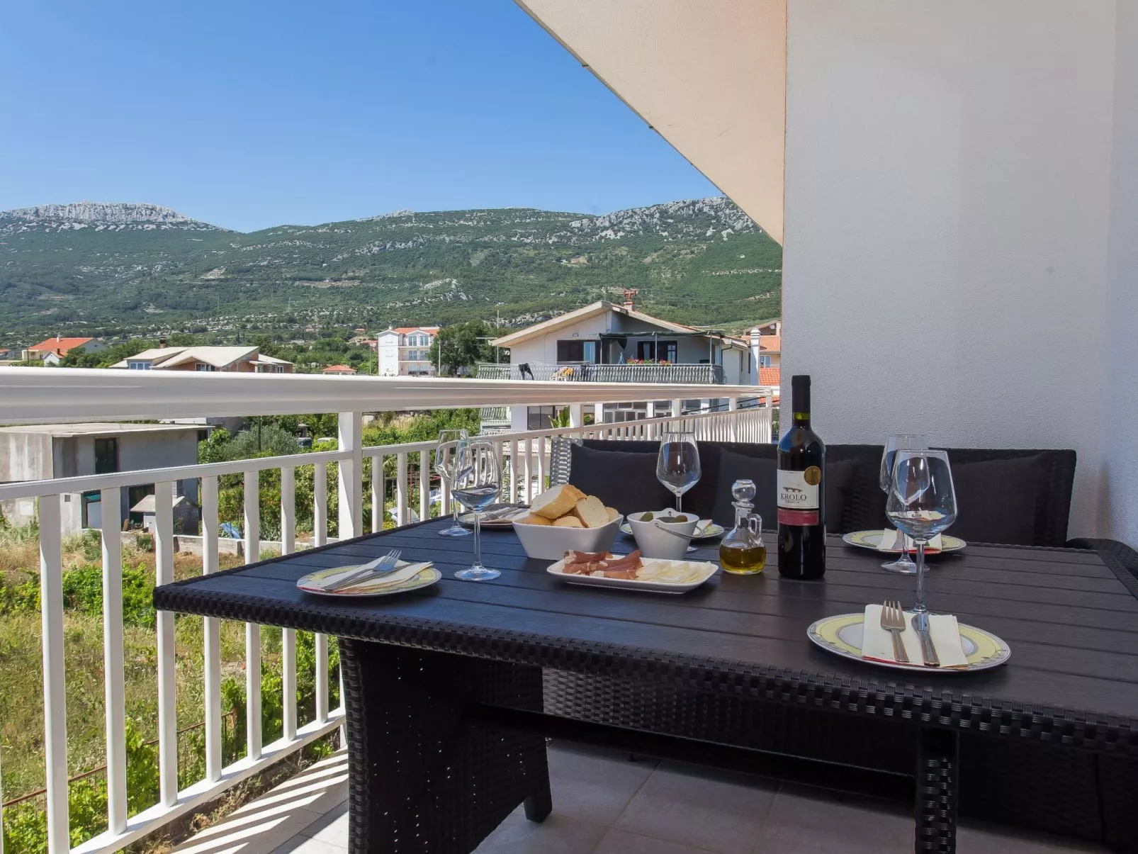 Moderne ap. 2 mit Pool und Grill in der Nähe von Split und Trogir-Buiten