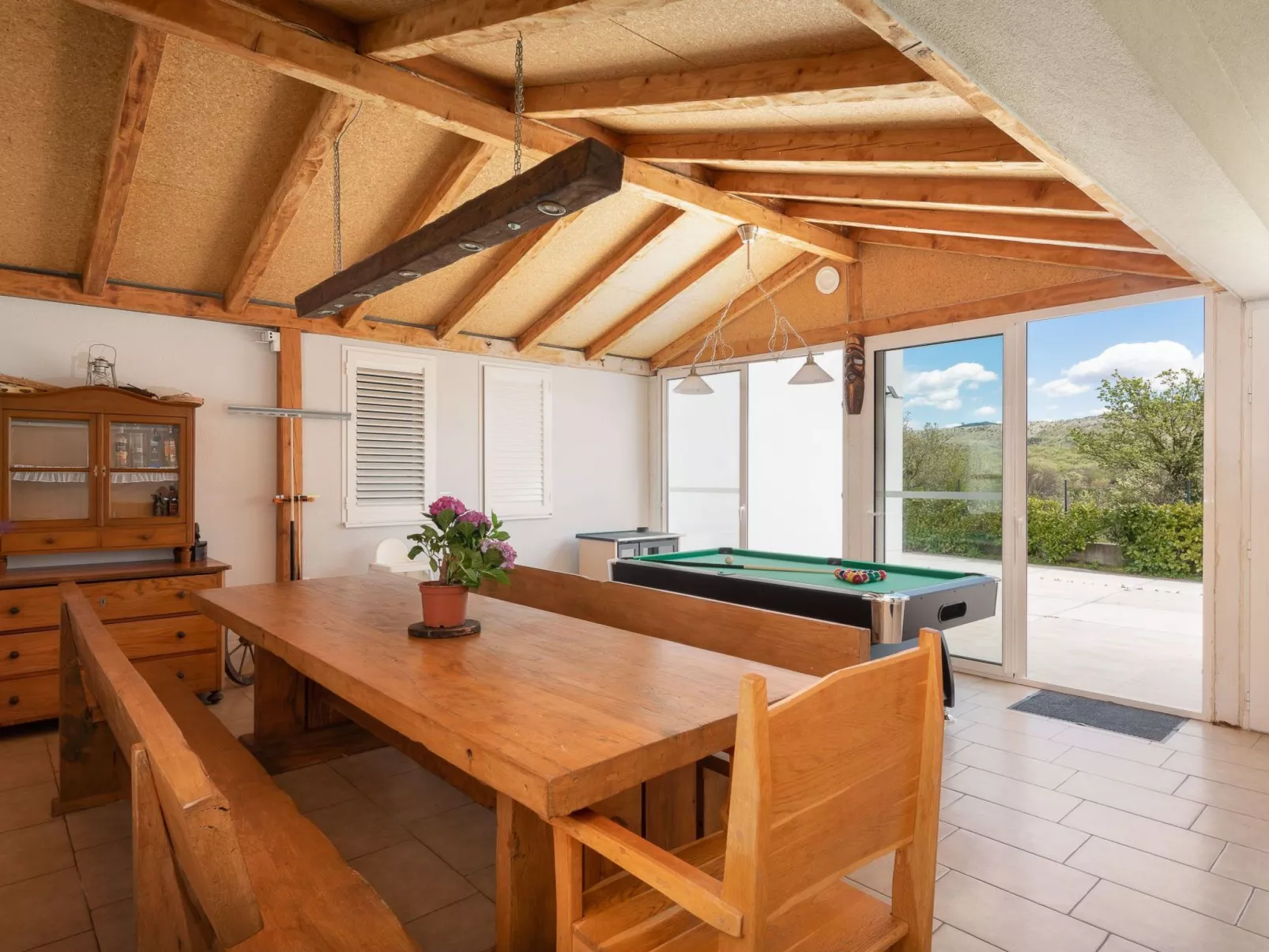 In Dugopolje mit Beheiztem Pool-Binnen