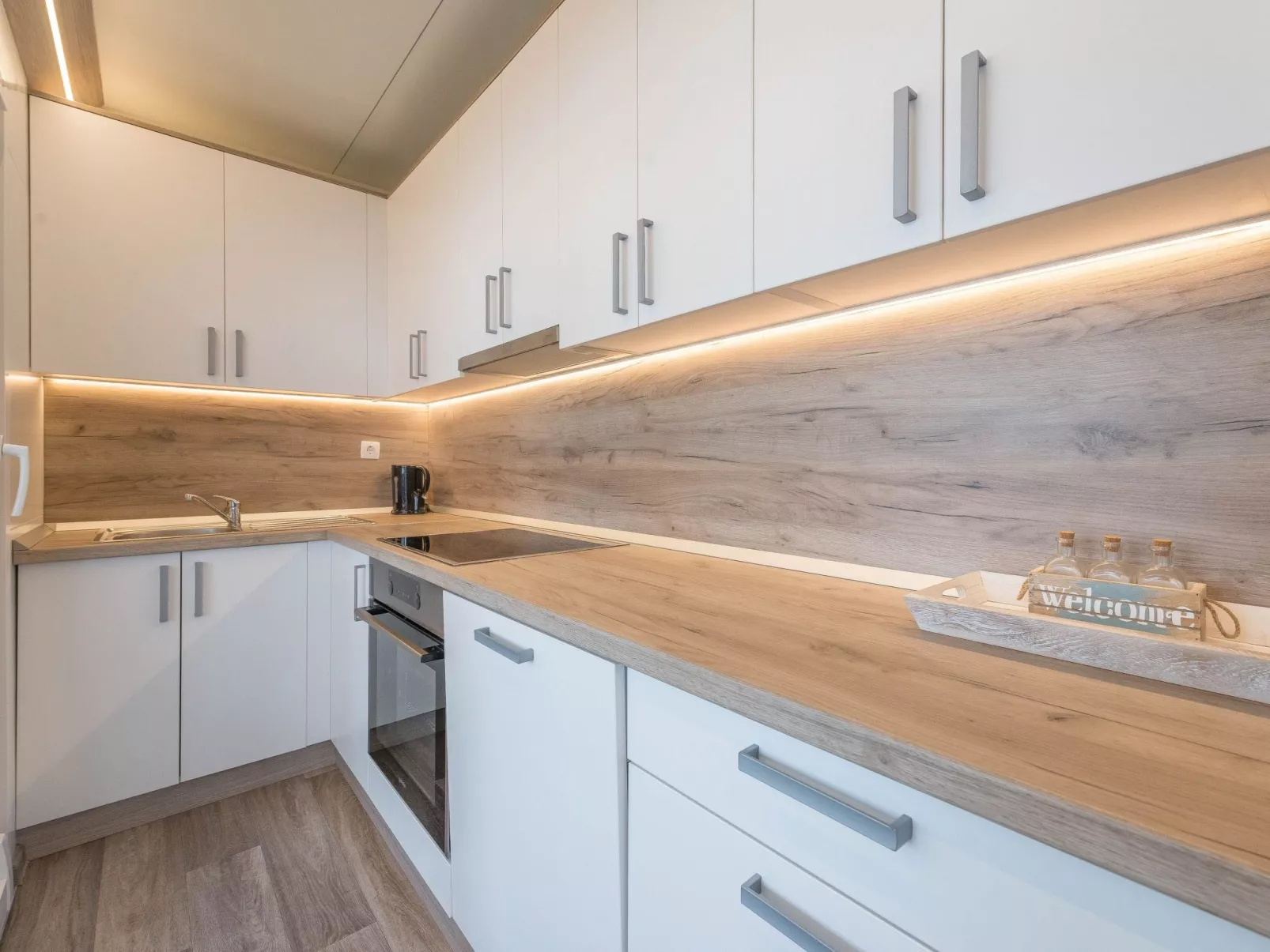 MH Summer Home-Binnen