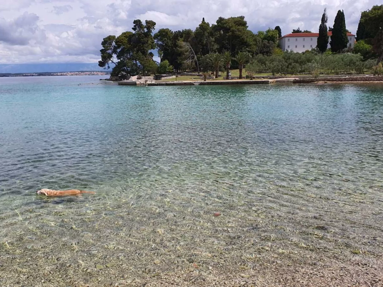 Steinhaus in Strandnähe mit Whirlpool-Buiten