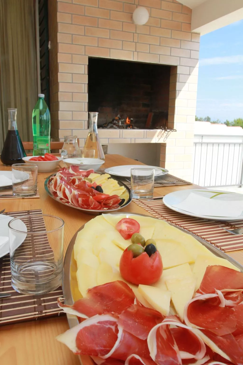 Geräumige Ferienvilla mit Pool und Meerblick-Buiten