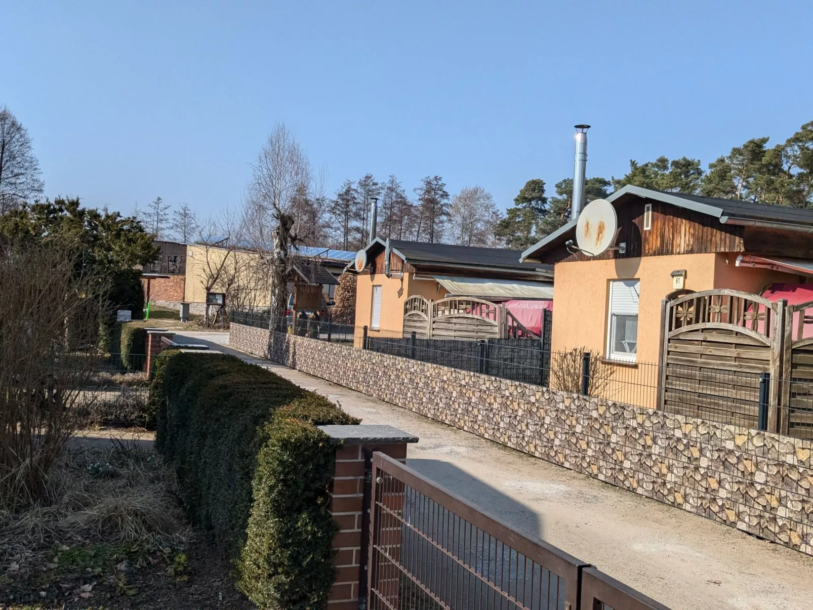 Mit Garten, Grill und Terrasse-Buiten