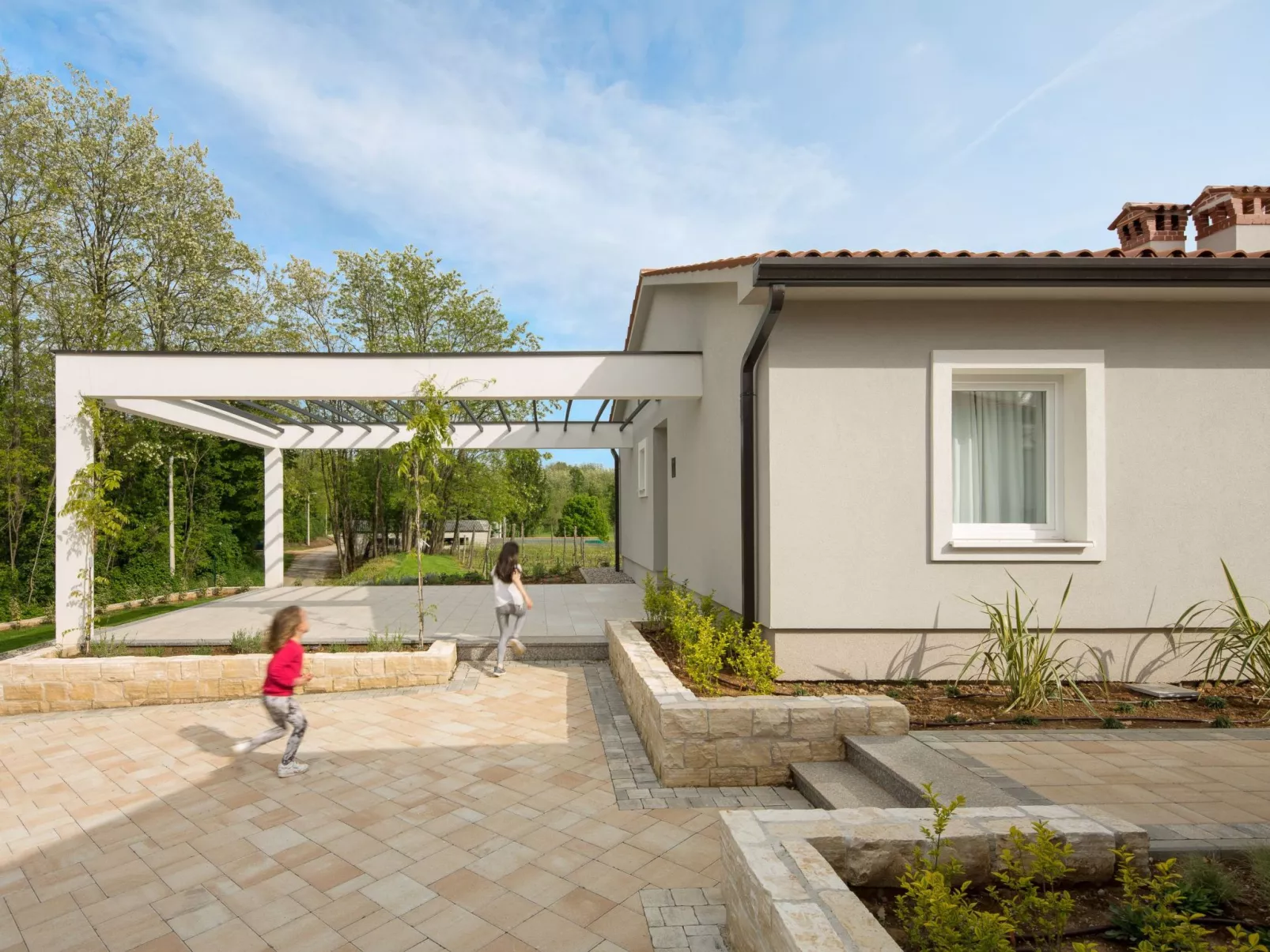 Charmante Villa mit gepflegtem Garten und beheiztem Pool-Buiten