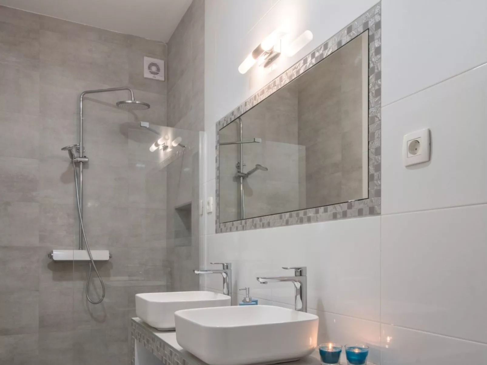 'Villa Selest' mit Wasserblick-Image-tags.info