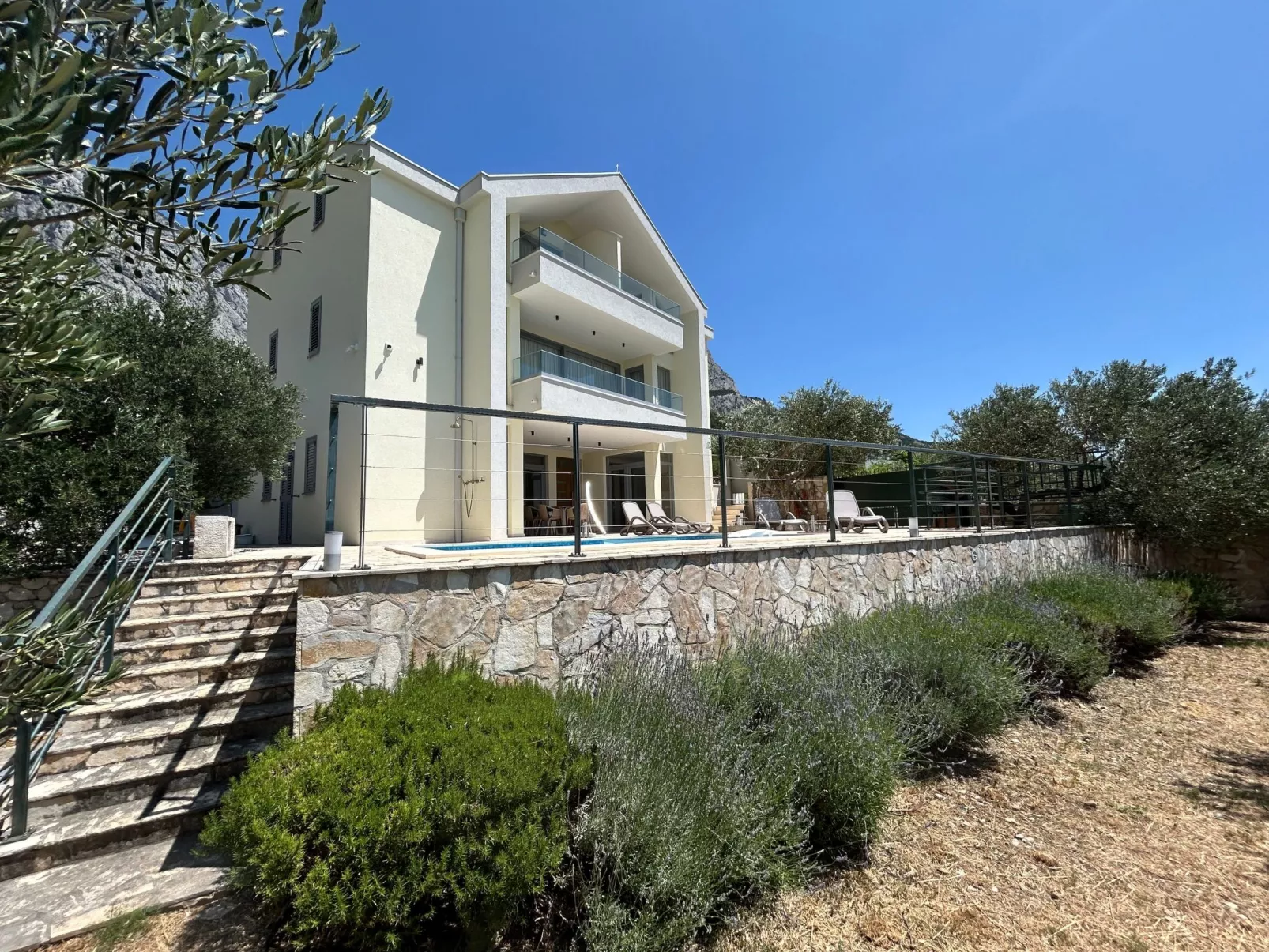 Villa Olivia mit Pool - Spielplatz - Meerblick-Buiten