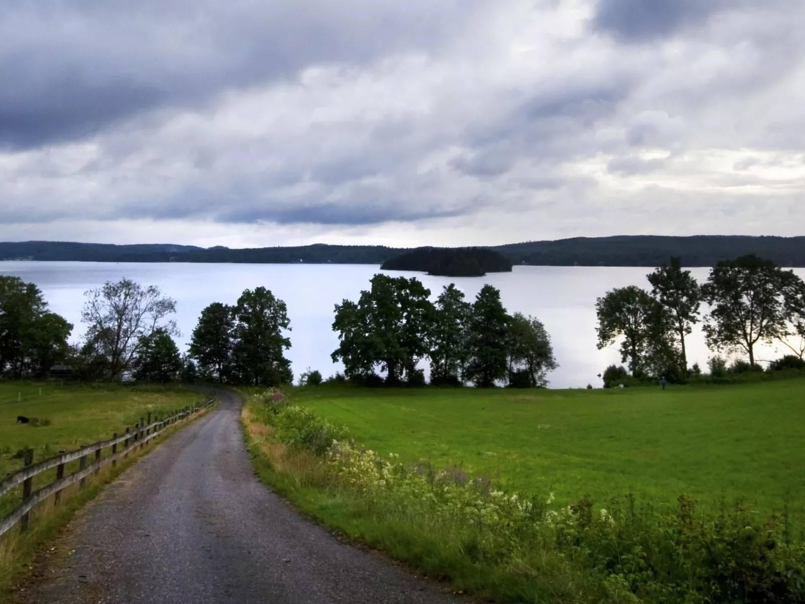 Direkt am See gelegen-Buiten