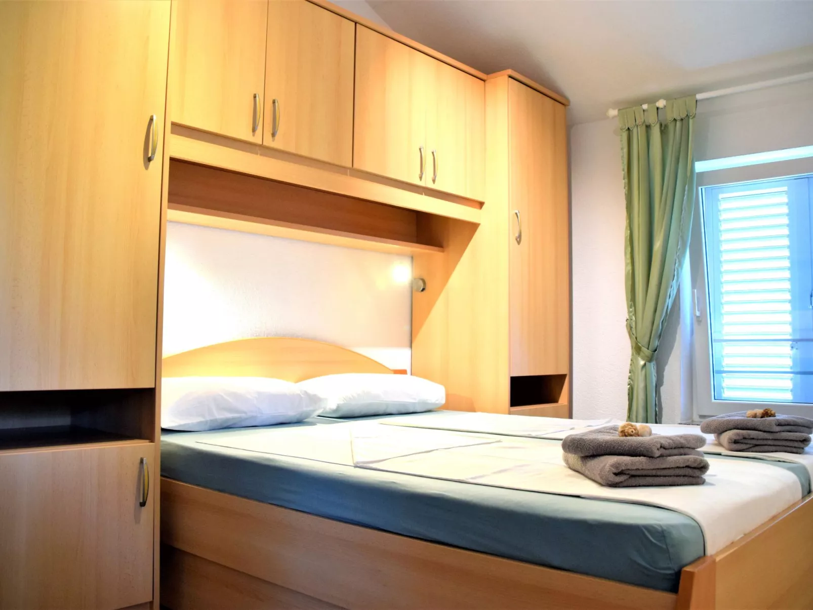 Für vier Personen mit Balkon im ersten Obergeschoss gelegen-Image-tags.info