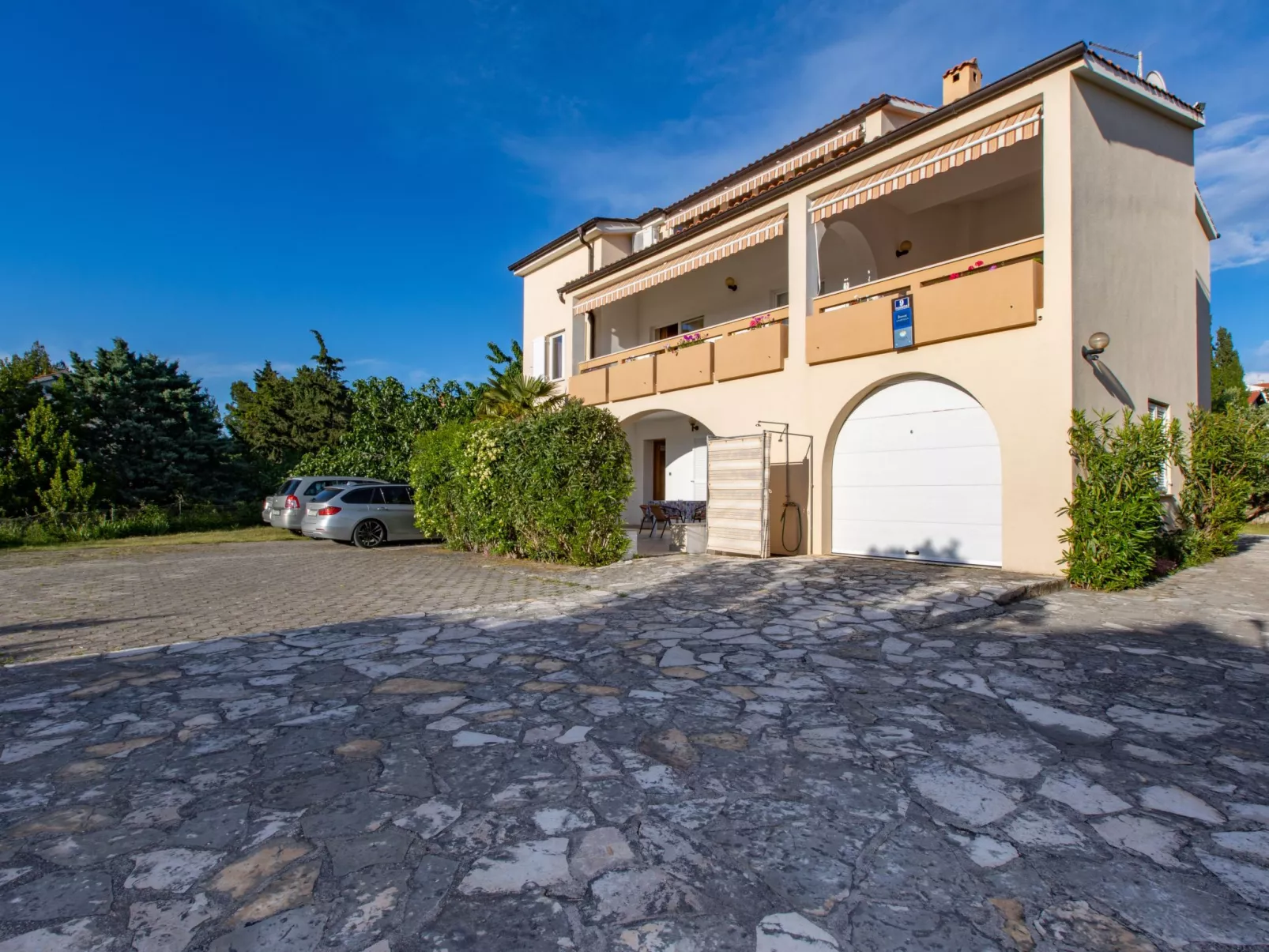 Schöne Wohnung "Apartman Mira 1" mit Terrasse-Buiten