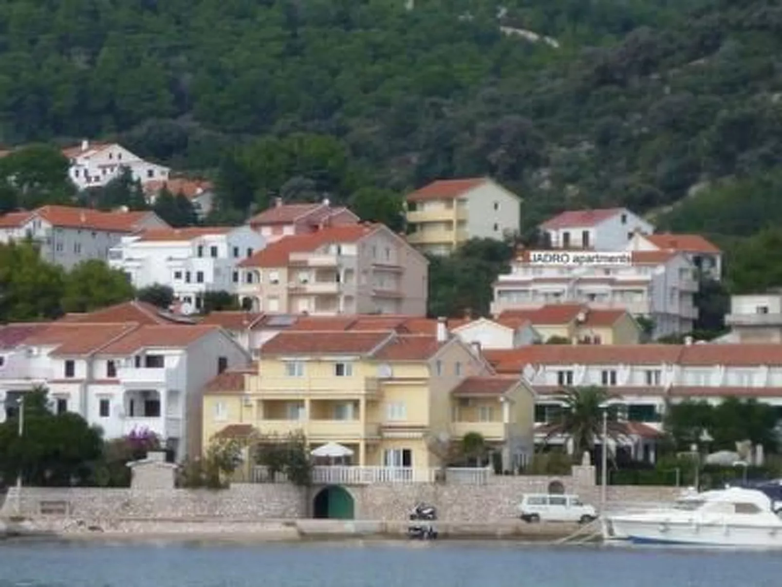 Jadro Apartments in Barbat mit Grill und Whirlpool-Buiten