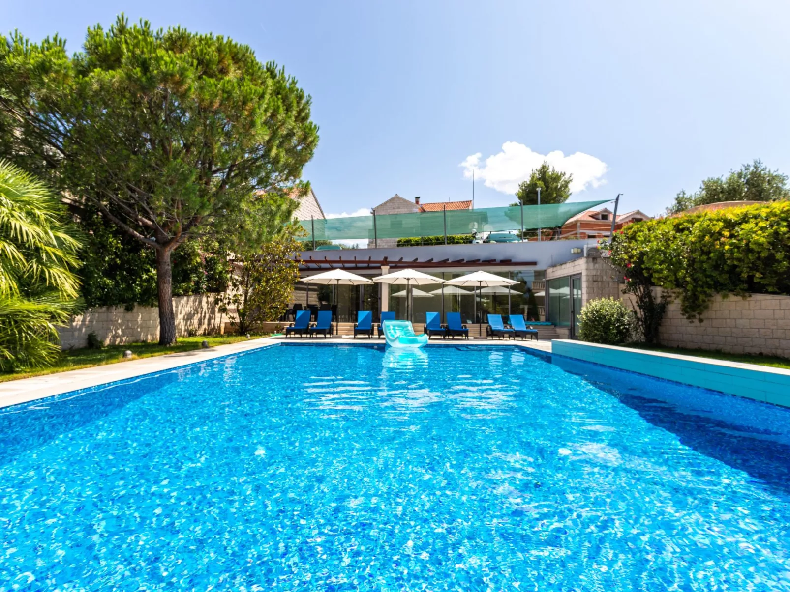 Geräumige Wohnung mit Meerblick vom Sonnenbalkon-Buiten