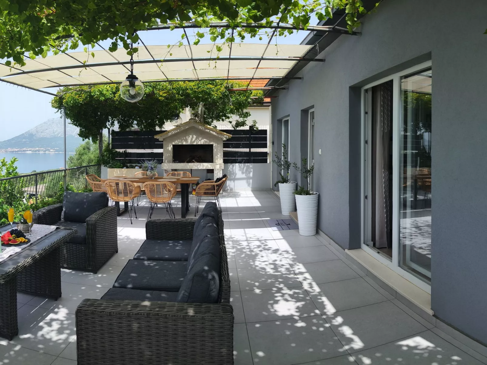 Mit Blick auf das Wasser-Binnen