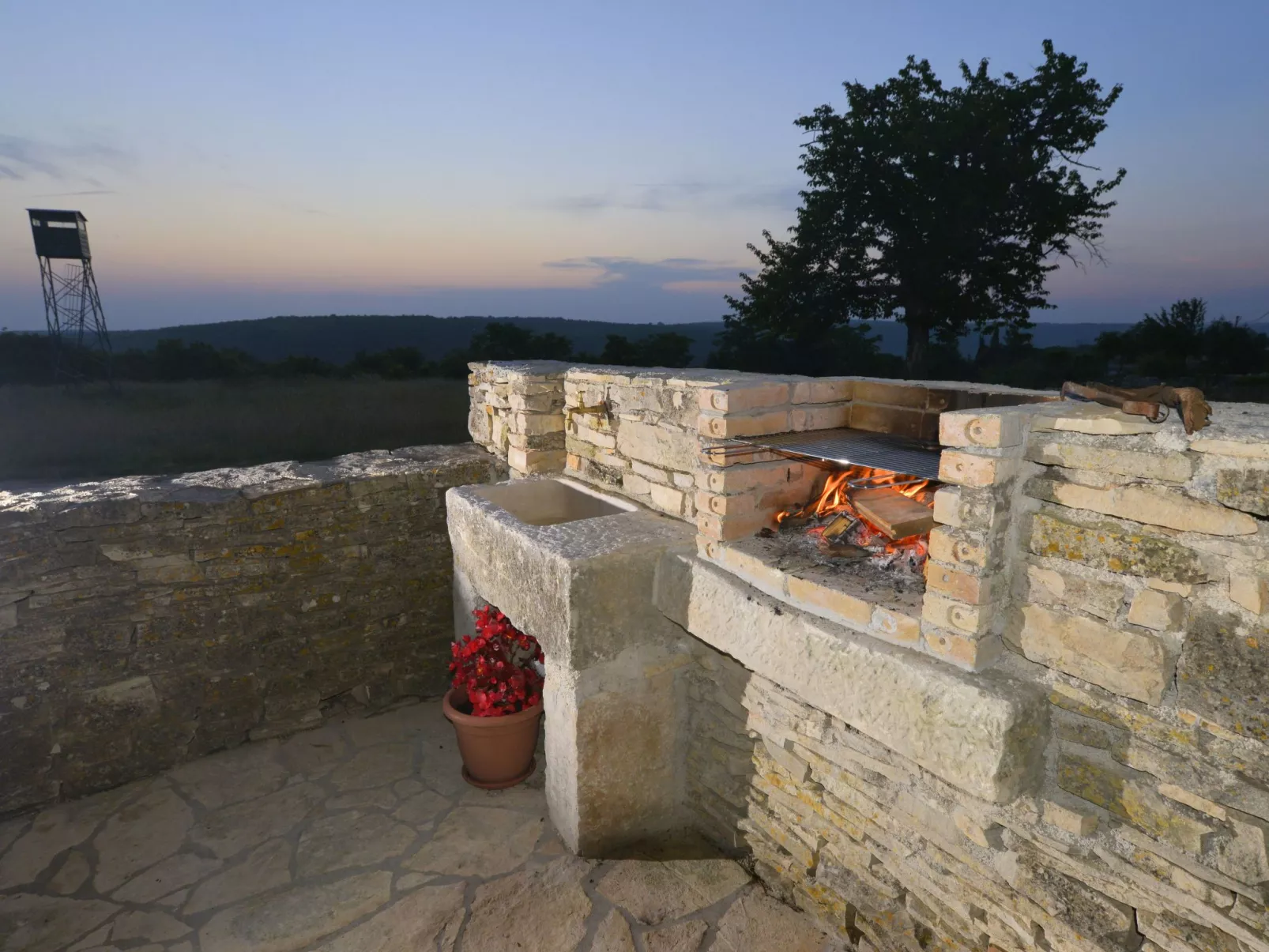 'Villa Grguci' mit eigener Terrasse-Buiten