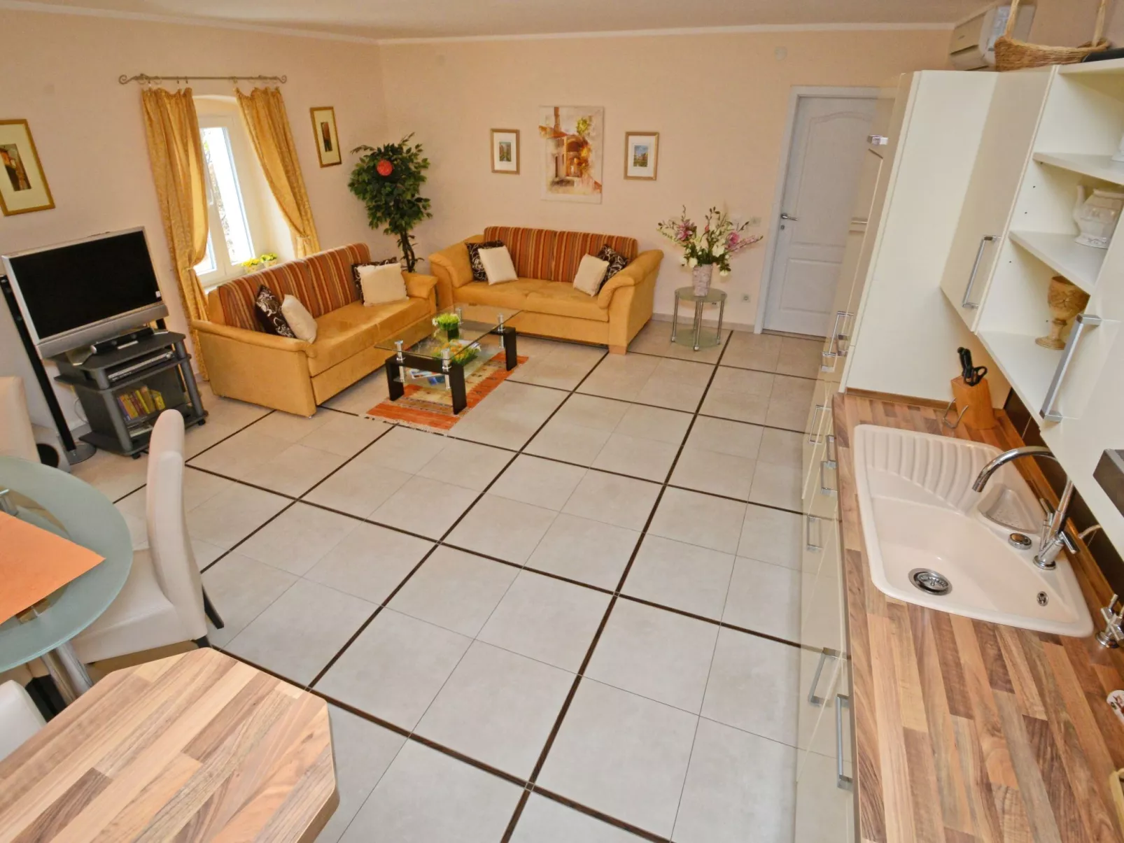 Villa "Bella"-Binnen