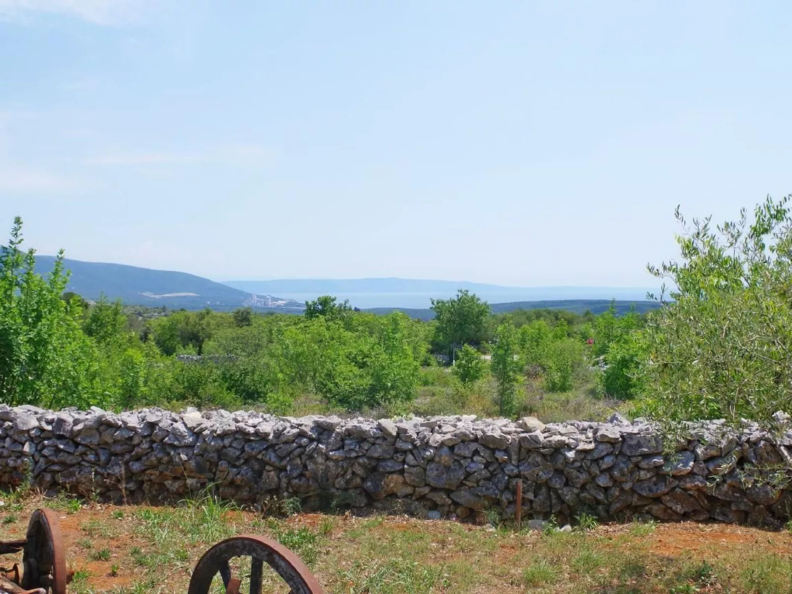 Wohnung in Rakalj mit Parkplatz und Poolblick-Buiten