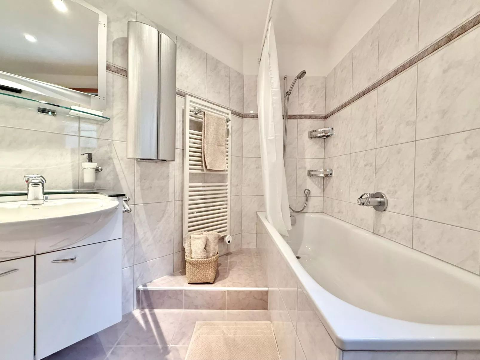 Familienfreundliche und gemütliche 3.5 Wohnung mit Garten-Image-tags.info