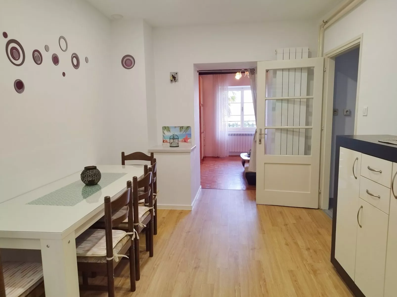 Nettes Appartement in Dramalj mit Möbliertem Balkon - Binnen