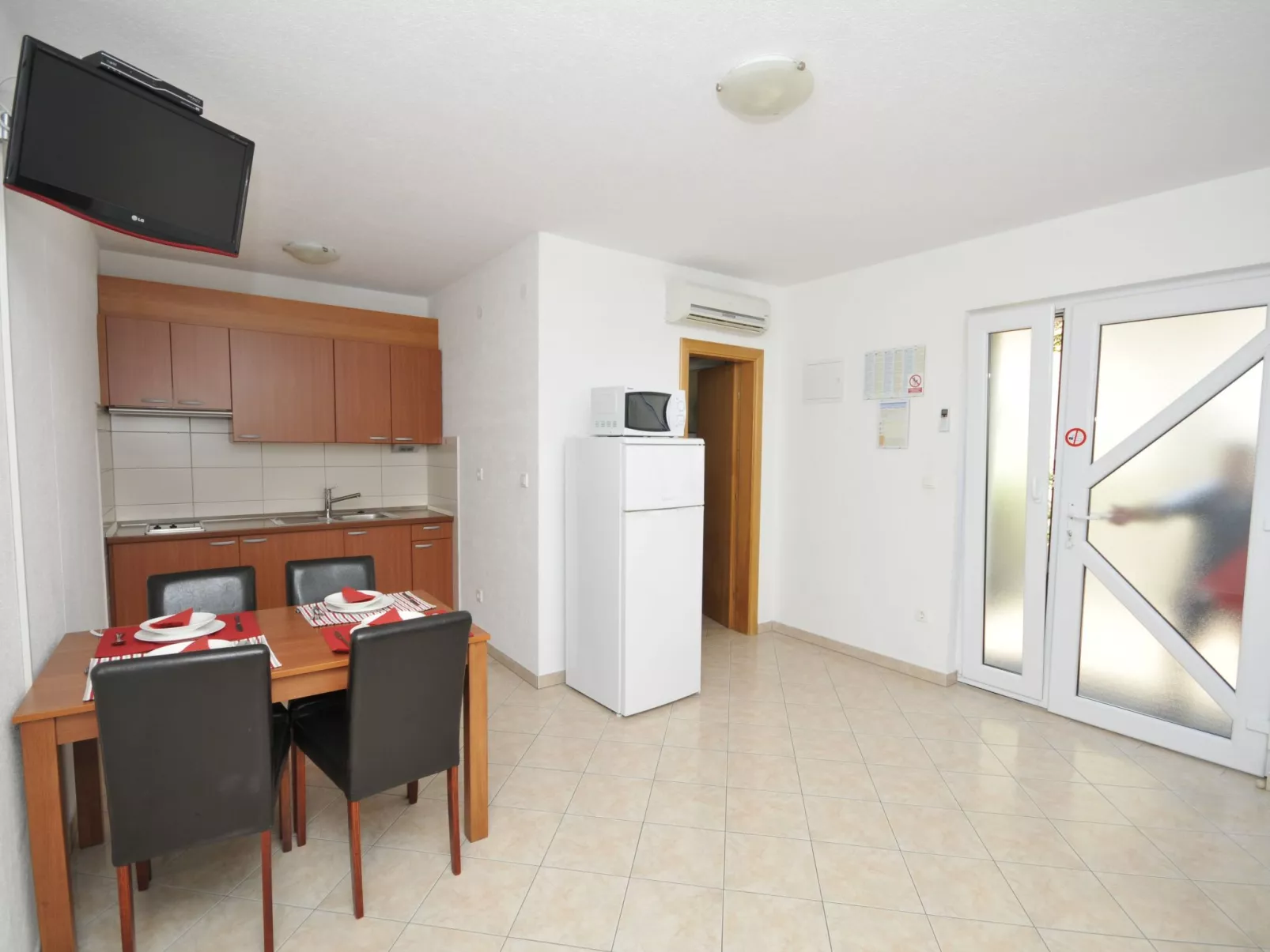 Appartment mit Pool und Whirlpool, Okrug Gornji-Binnen