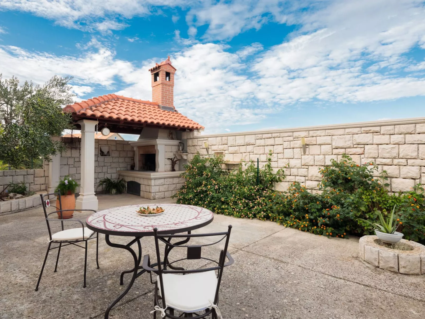 Luxuriöses Studio-Apartment mit Terrasse-Buiten