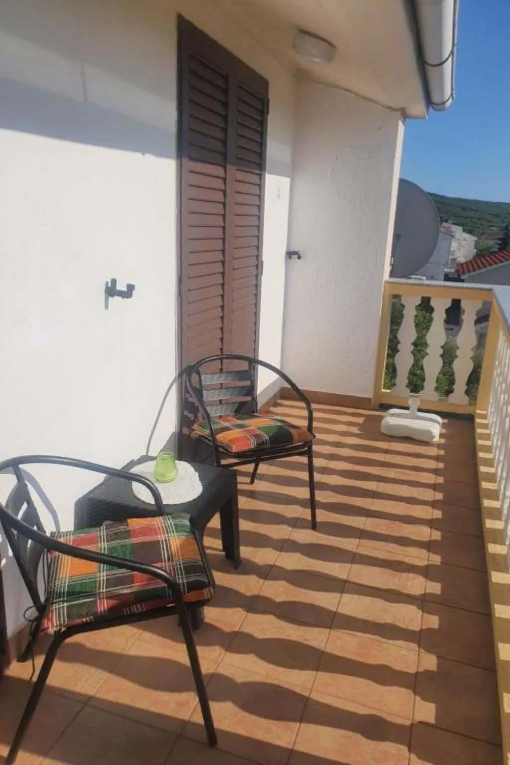 "Nikica" mit Blick auf das Meer-Buiten