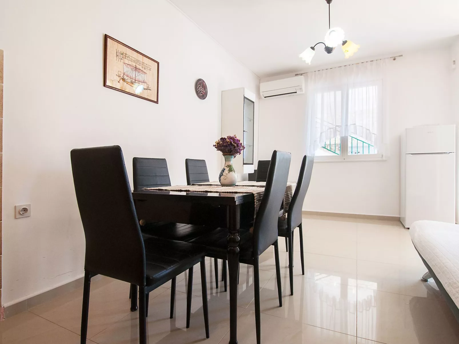 "Olia Green" mit Terrasse-Binnen