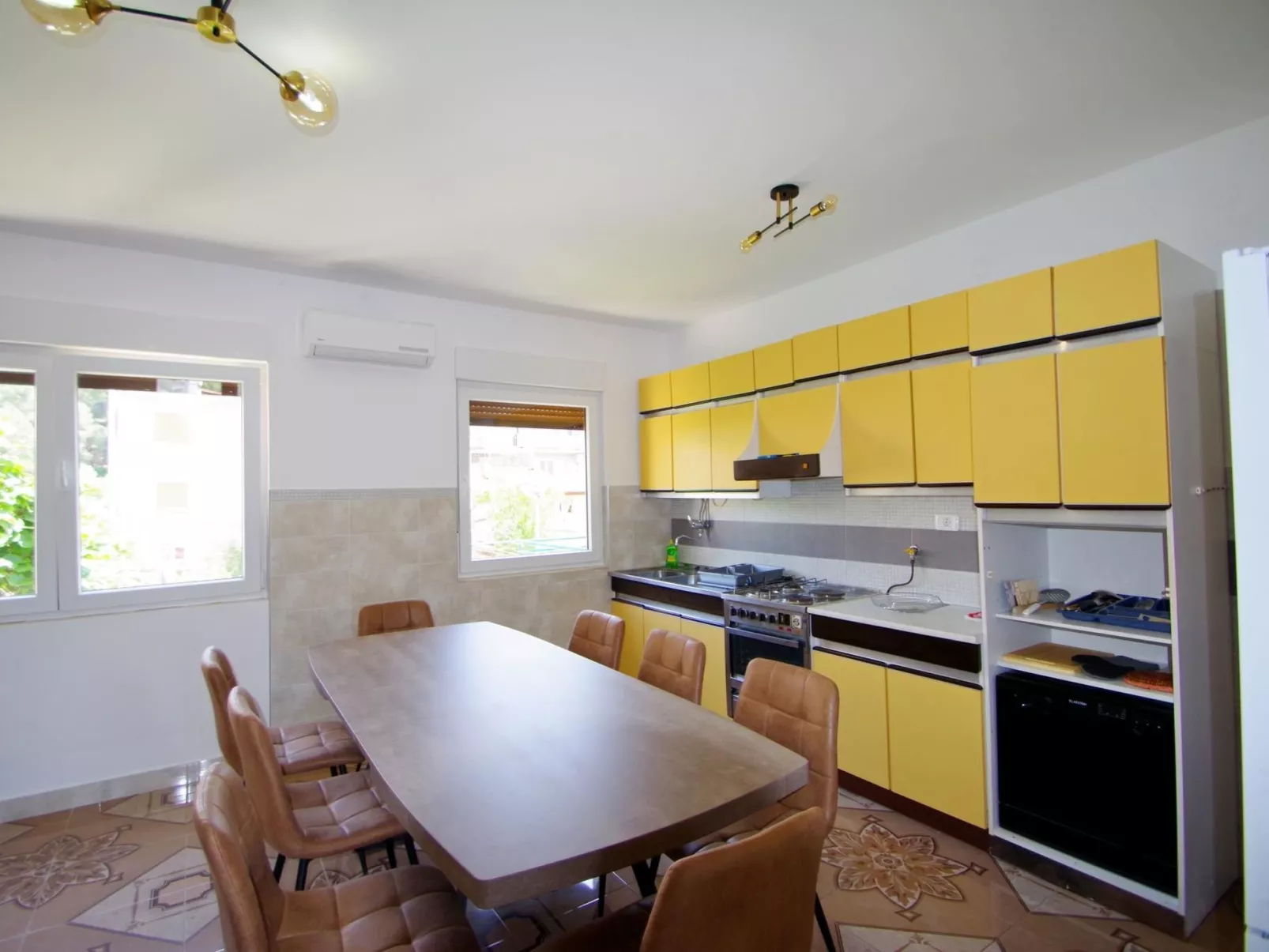 "Gortanova" mit privatem Balkon-Image-tags.info