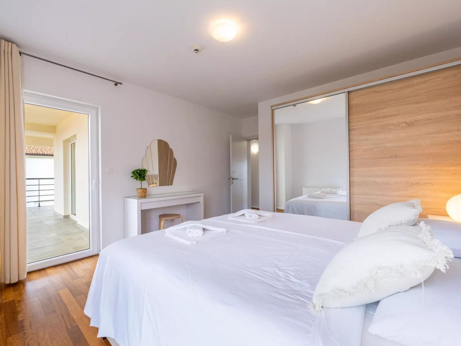 4 Schlafzimmer, 3 Badezimmer, Küche, Wohnzimmer, privater Pool, Grill-Binnen