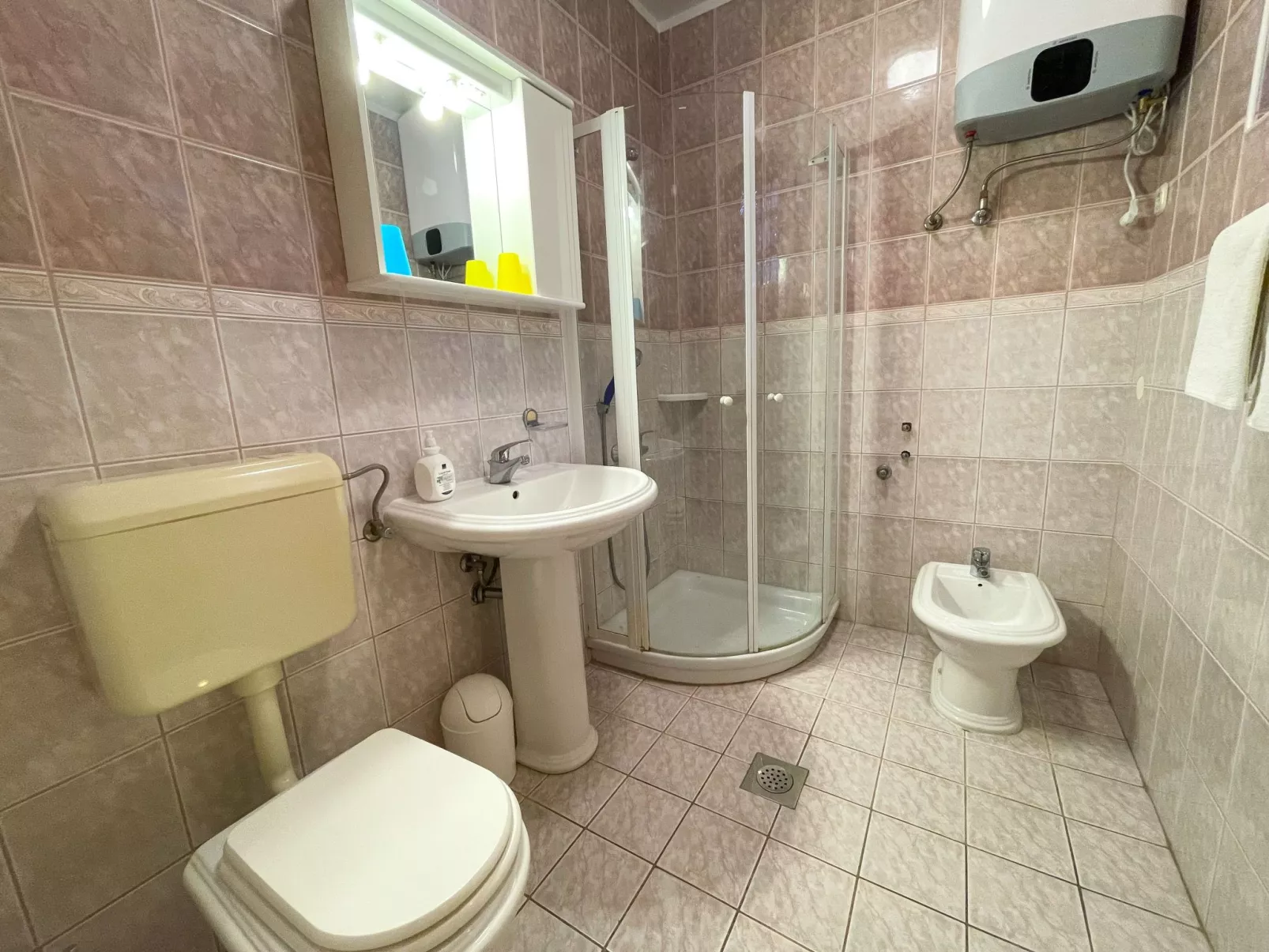 Wohnung in Jadranovo mit Terrasse, Garten und gemeinschaftlichem Pool - Binnen