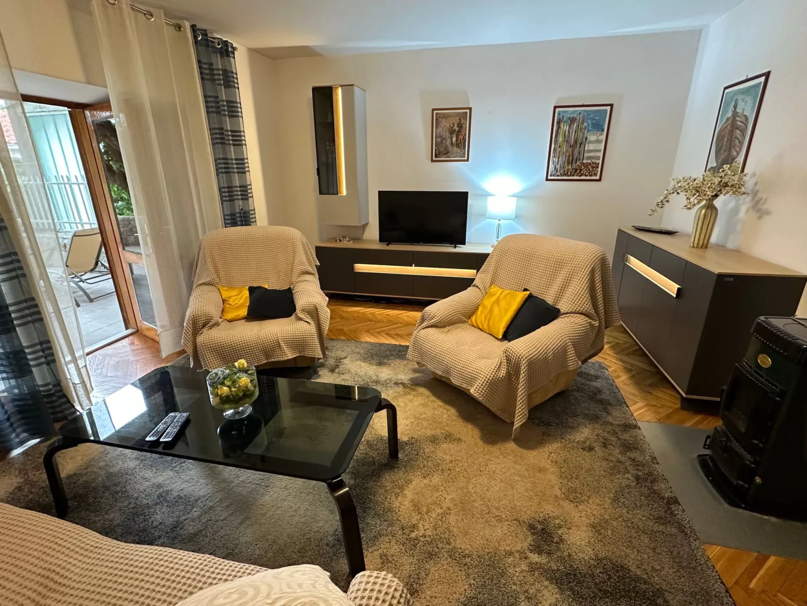 Maric mit Terrasse und Balkon-Image-tags.info