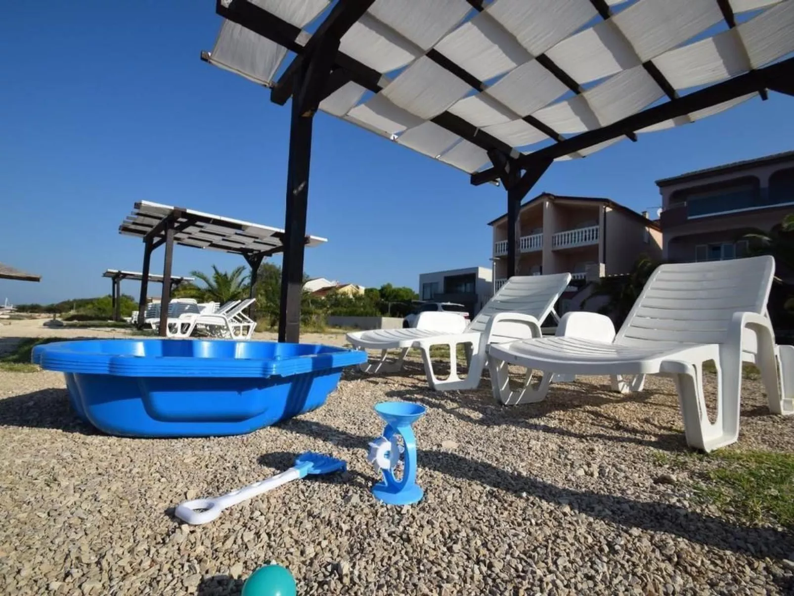 Wohnung in Turanj mit Grill-Buiten