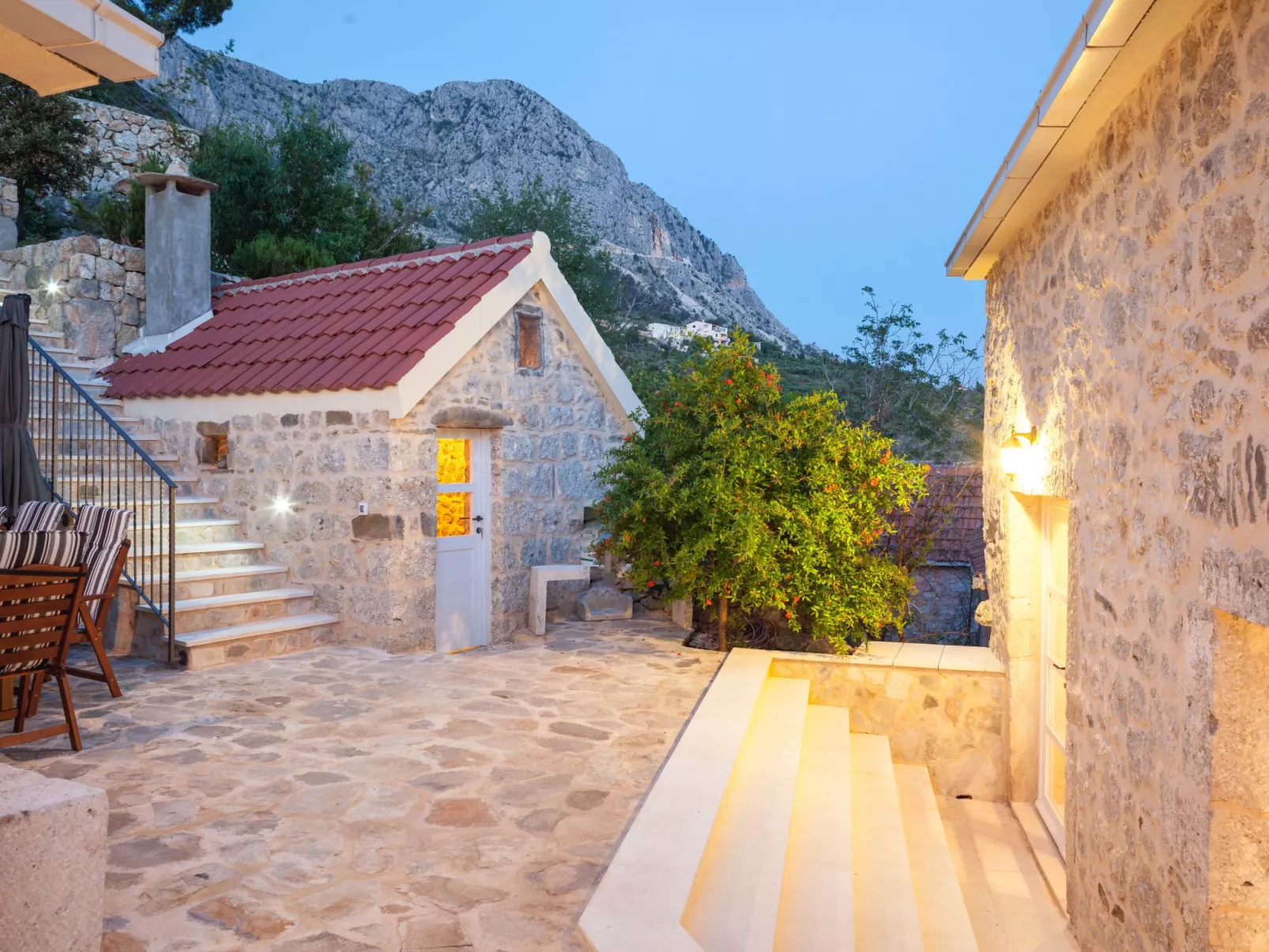 Wunderschöne Steinvilla mit tollem Ausblick-Buiten