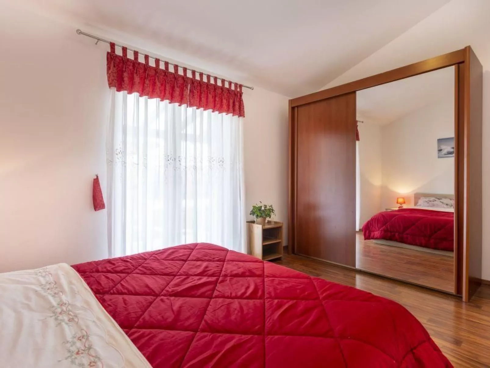 "Villa Mirela" mit Terrasse-Binnen