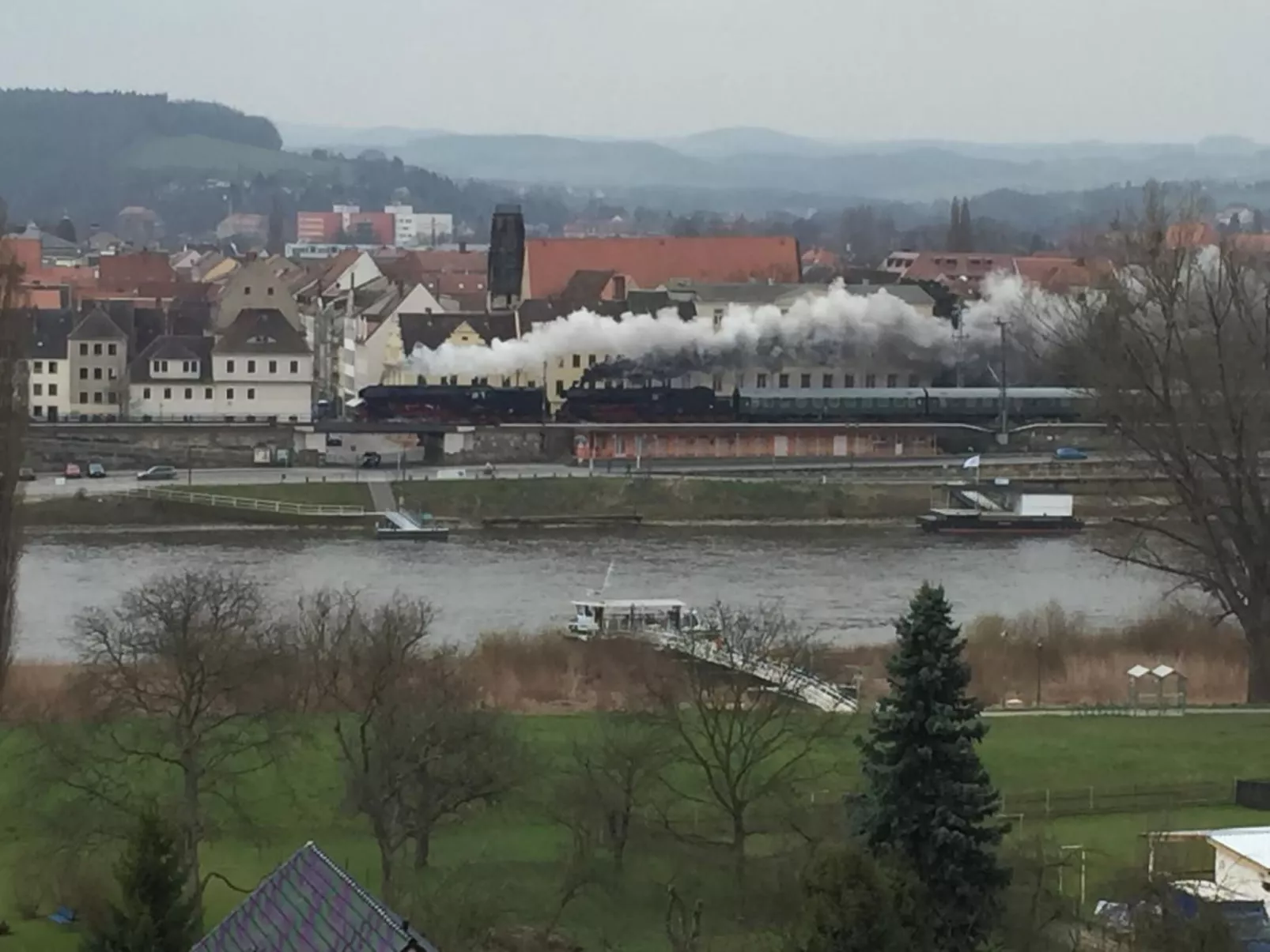 In Pirna mit Schöner Terrasse-Buiten
