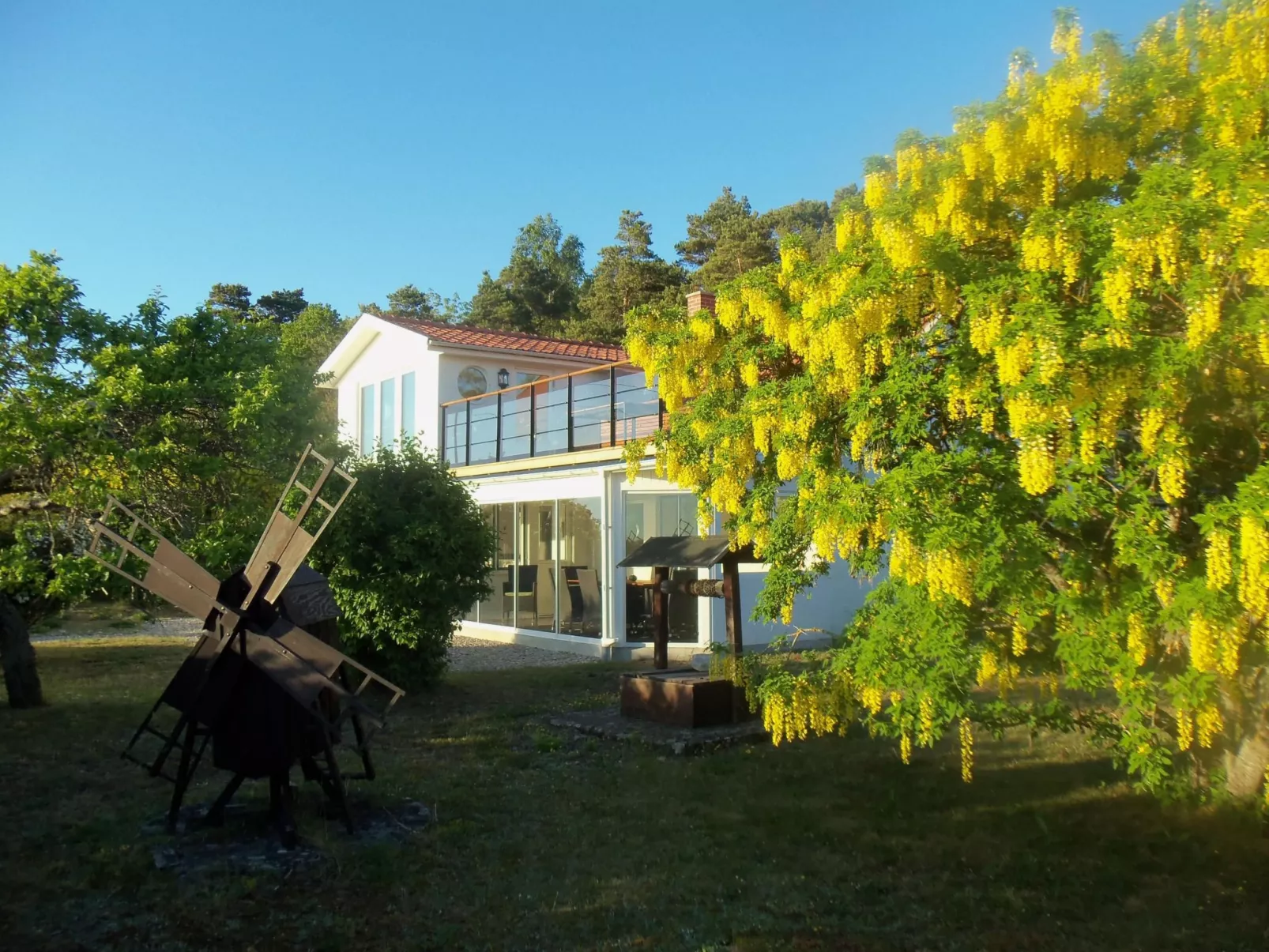 Freistehende Strandvilla mit großem Balkon