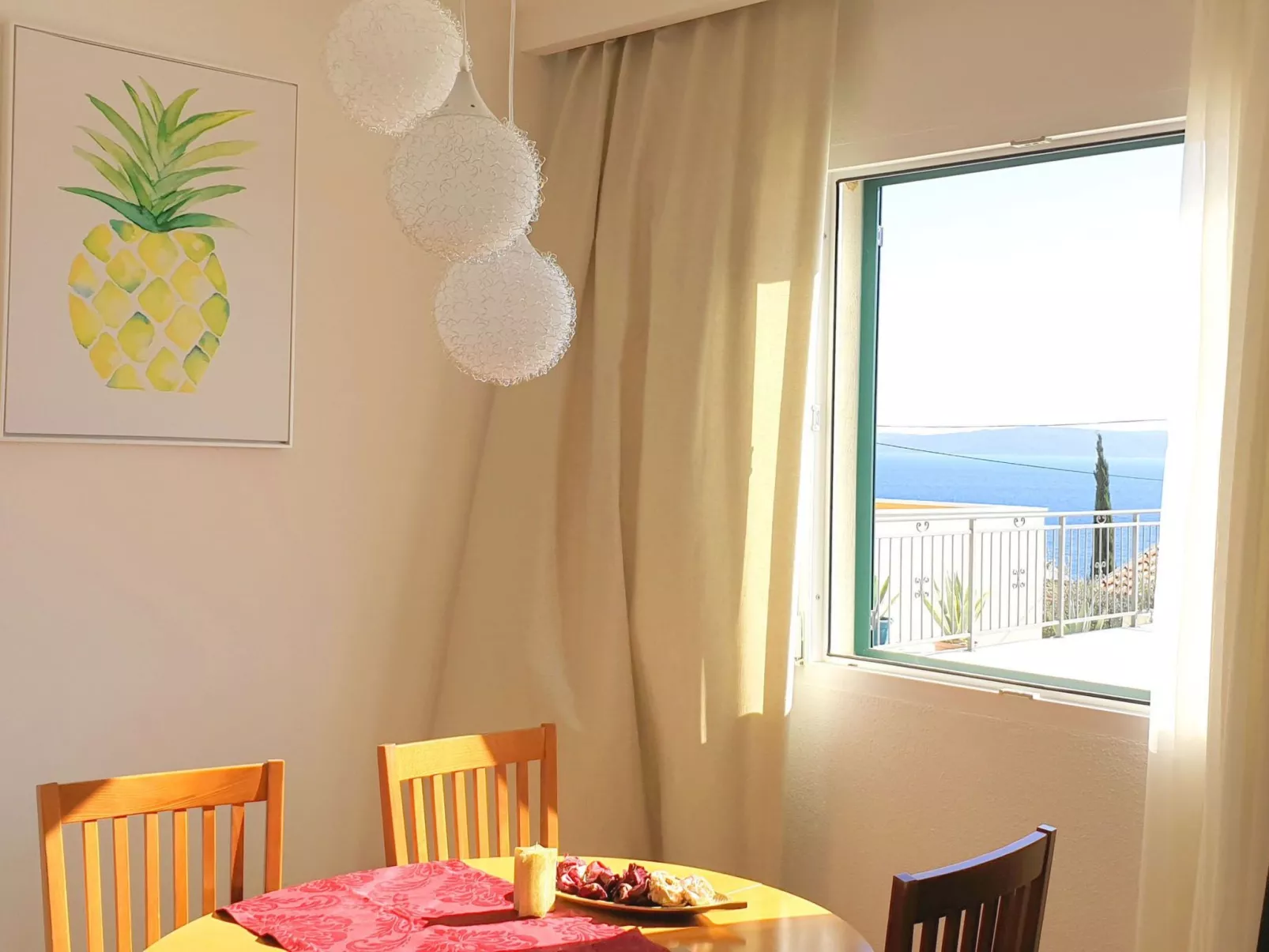 Beheiztes Schwimmbad, schattige Terrasse mit Meerblick-Binnen