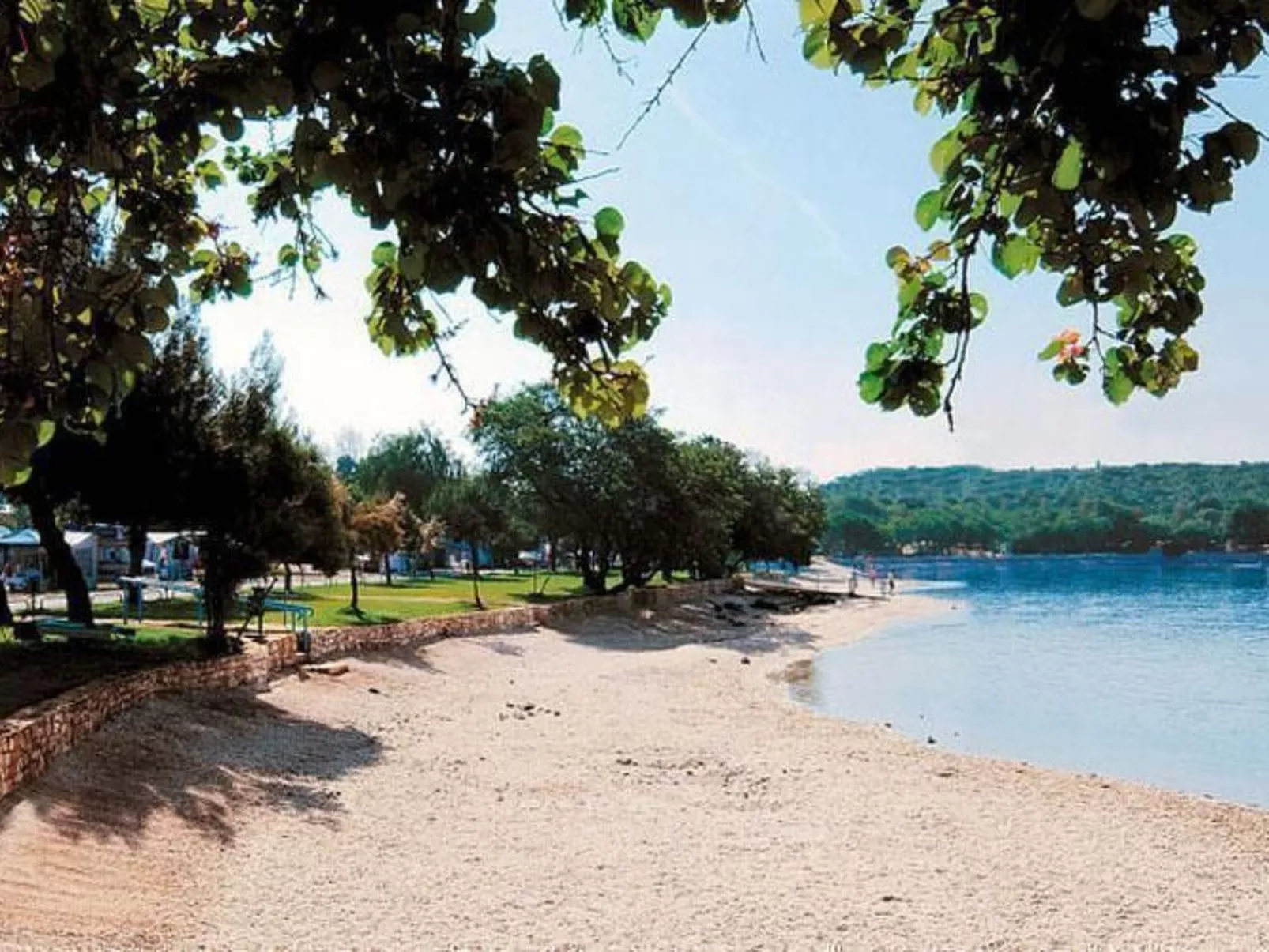 "Gemütlicher Garten" mit Terrasse-Buiten